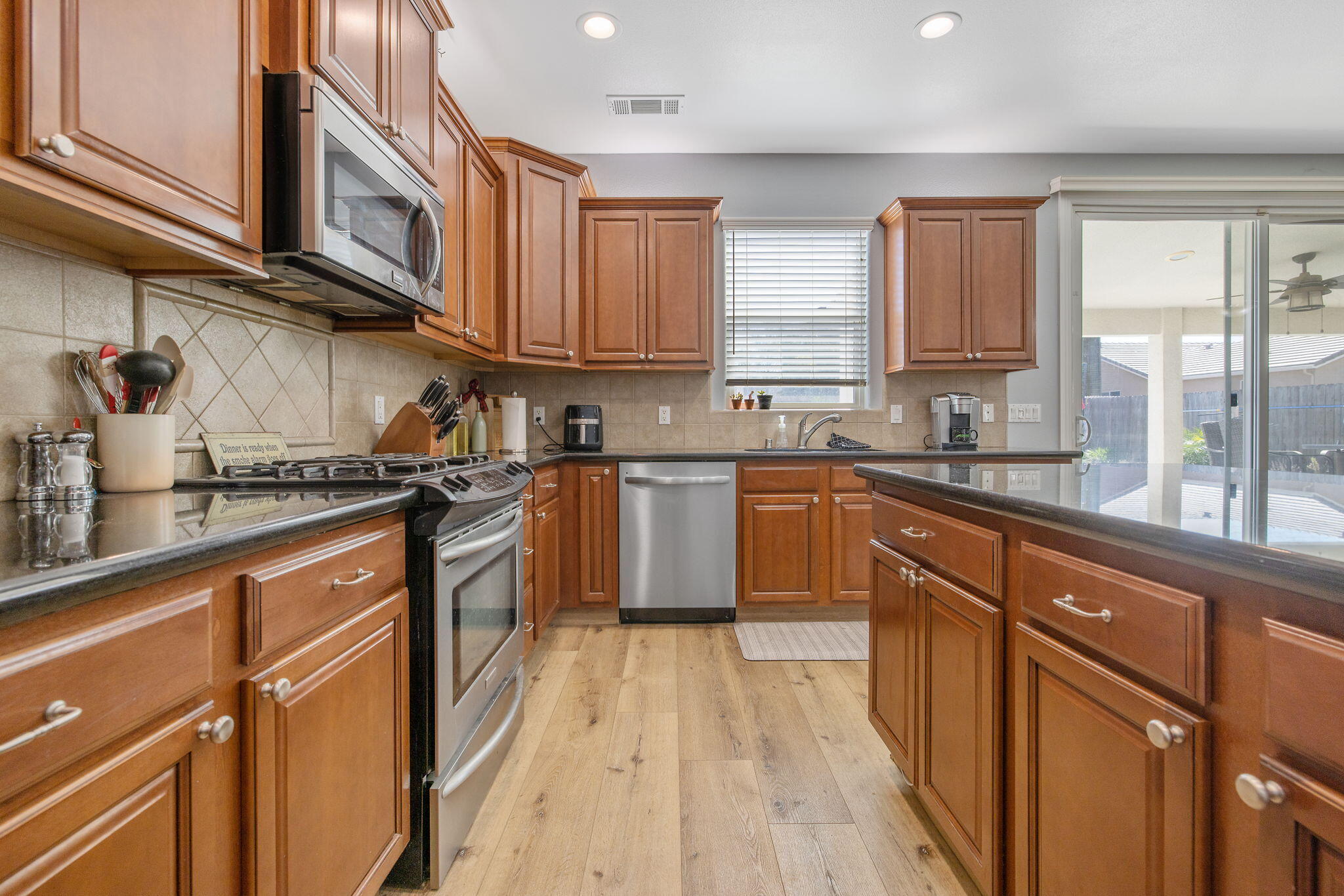 680 Inverness St, Tulare, CA 93274