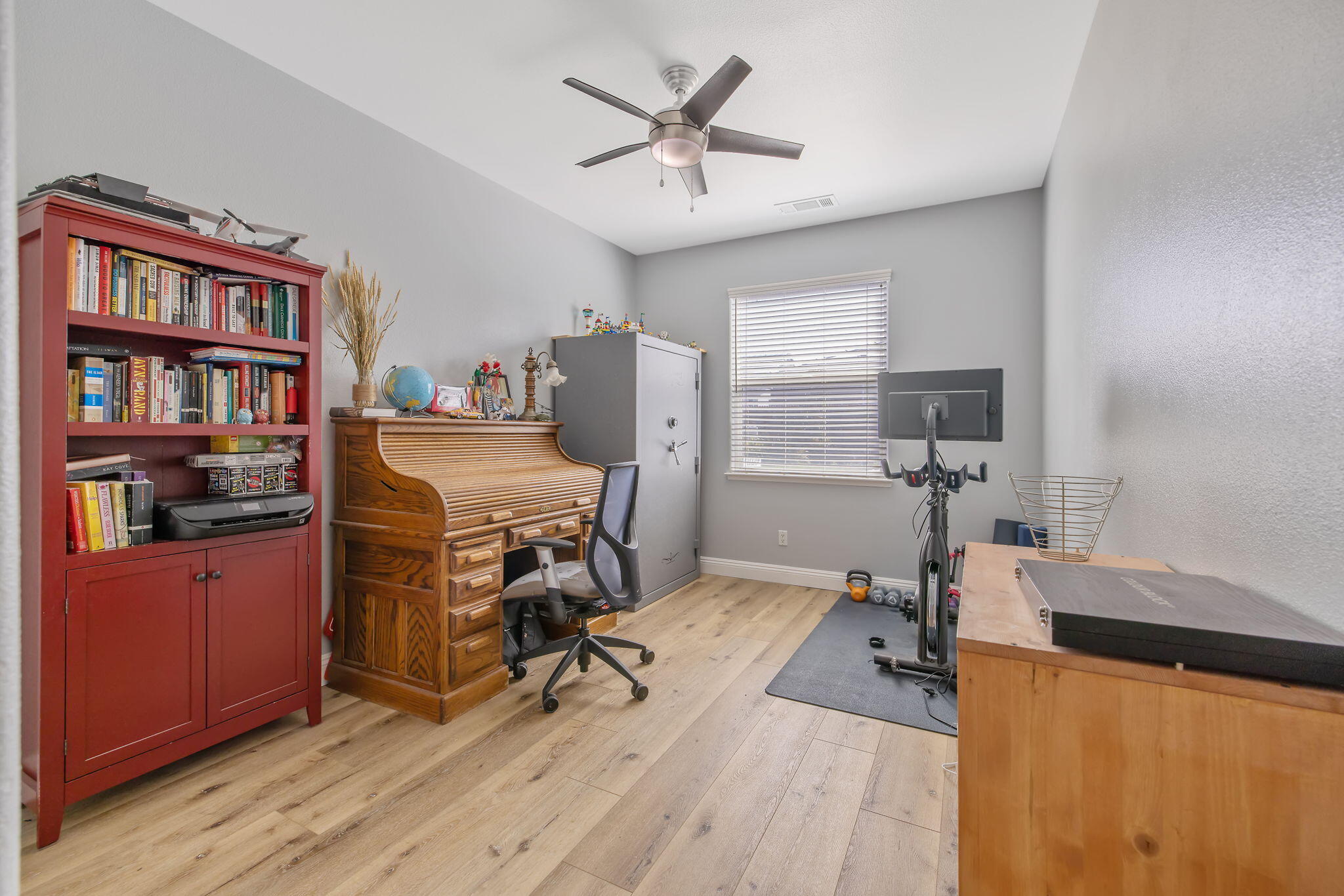 680 Inverness St, Tulare, CA 93274