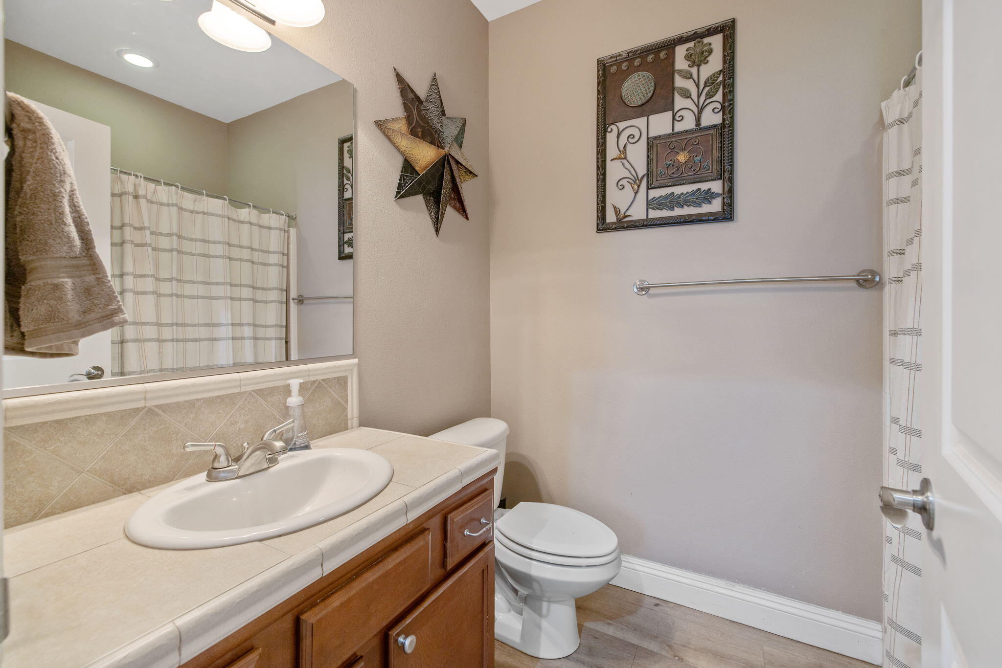 680 Inverness St, Tulare, CA 93274