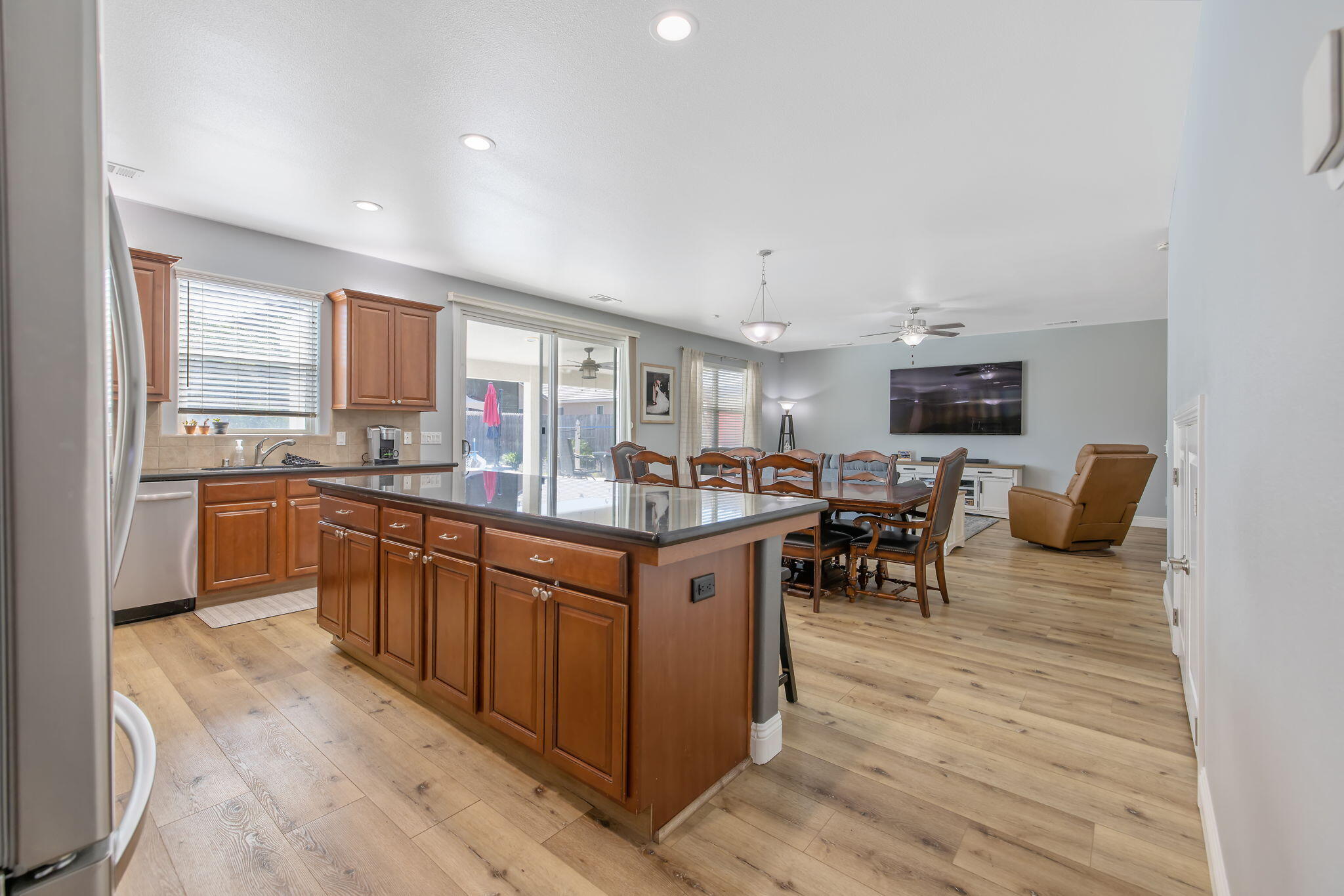 680 Inverness St, Tulare, CA 93274