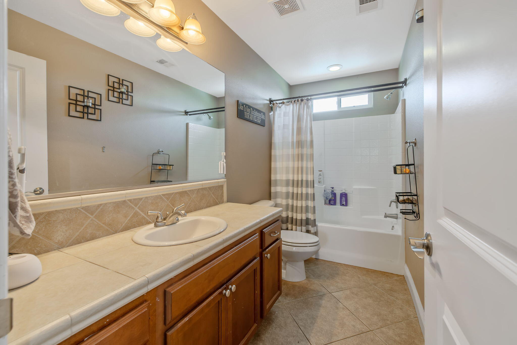 680 Inverness St, Tulare, CA 93274