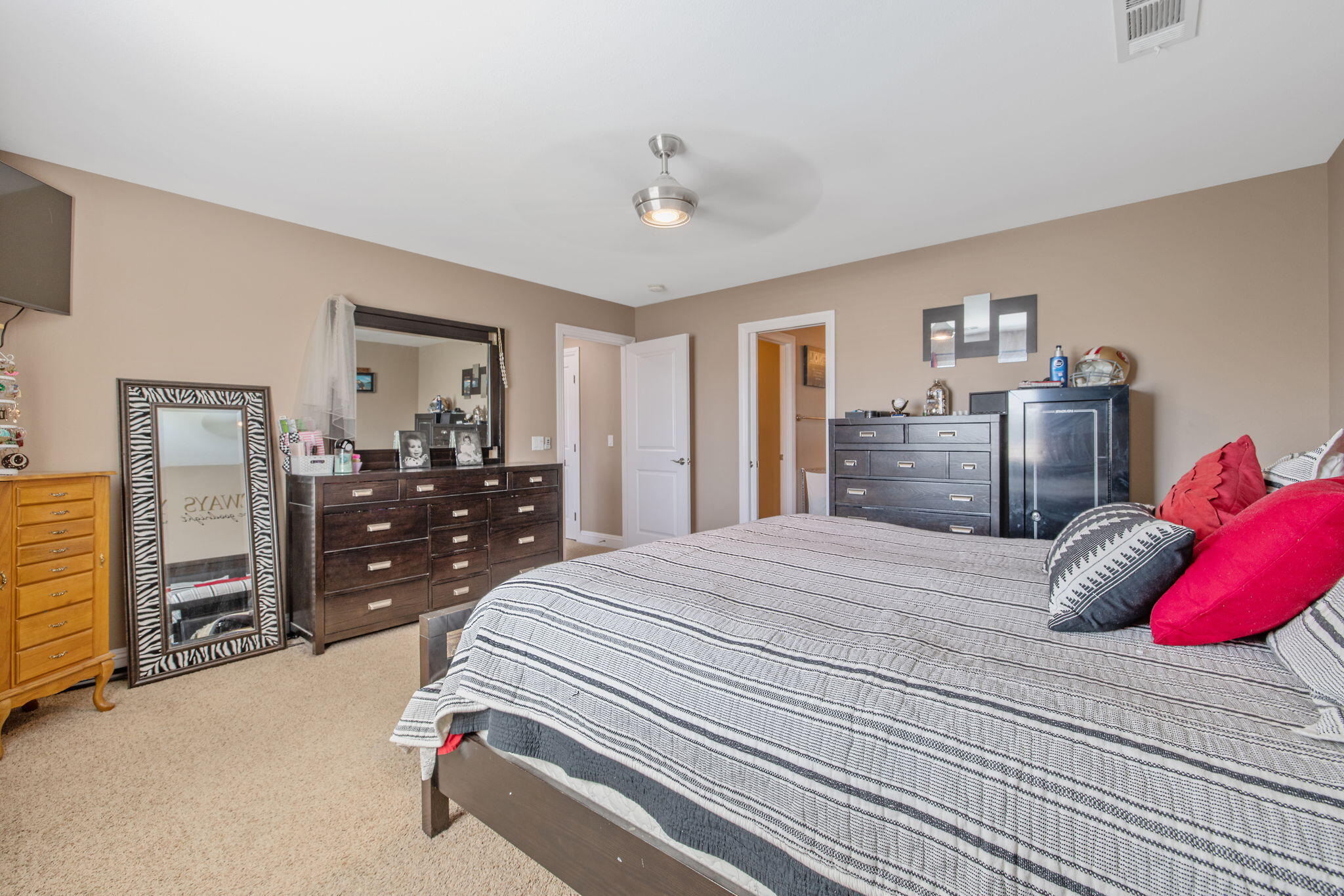 680 Inverness St, Tulare, CA 93274