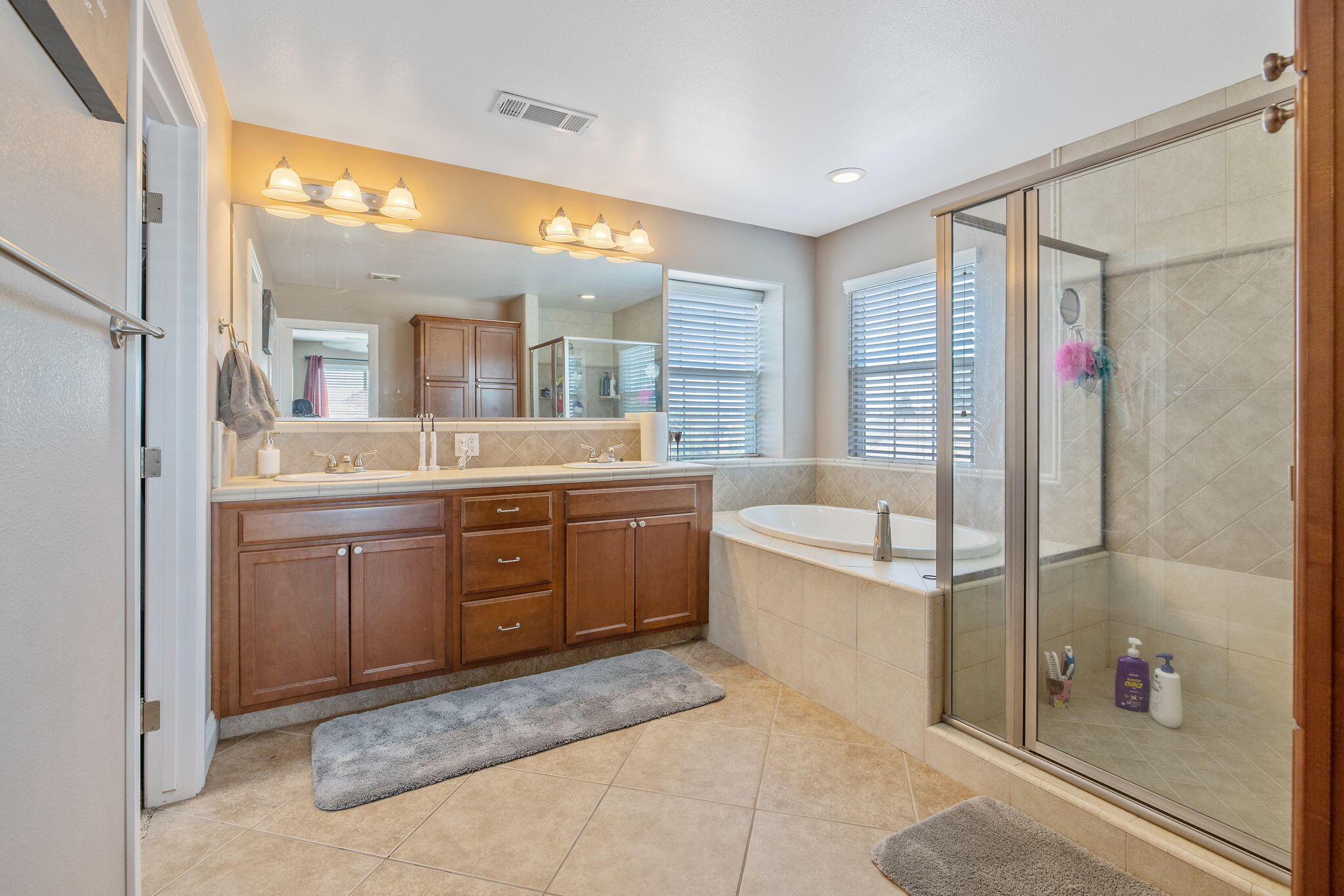 680 Inverness St, Tulare, CA 93274