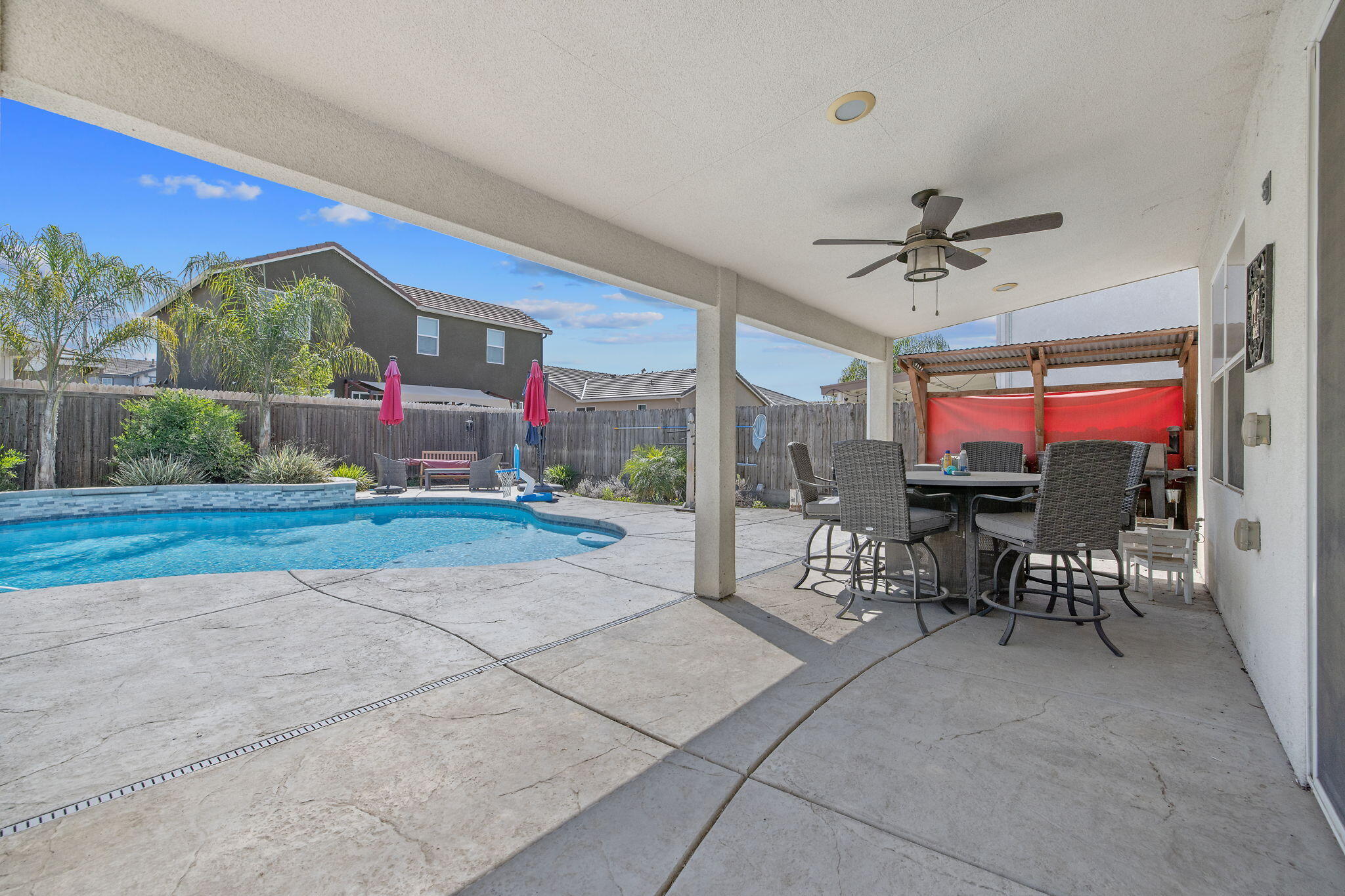 680 Inverness St, Tulare, CA 93274
