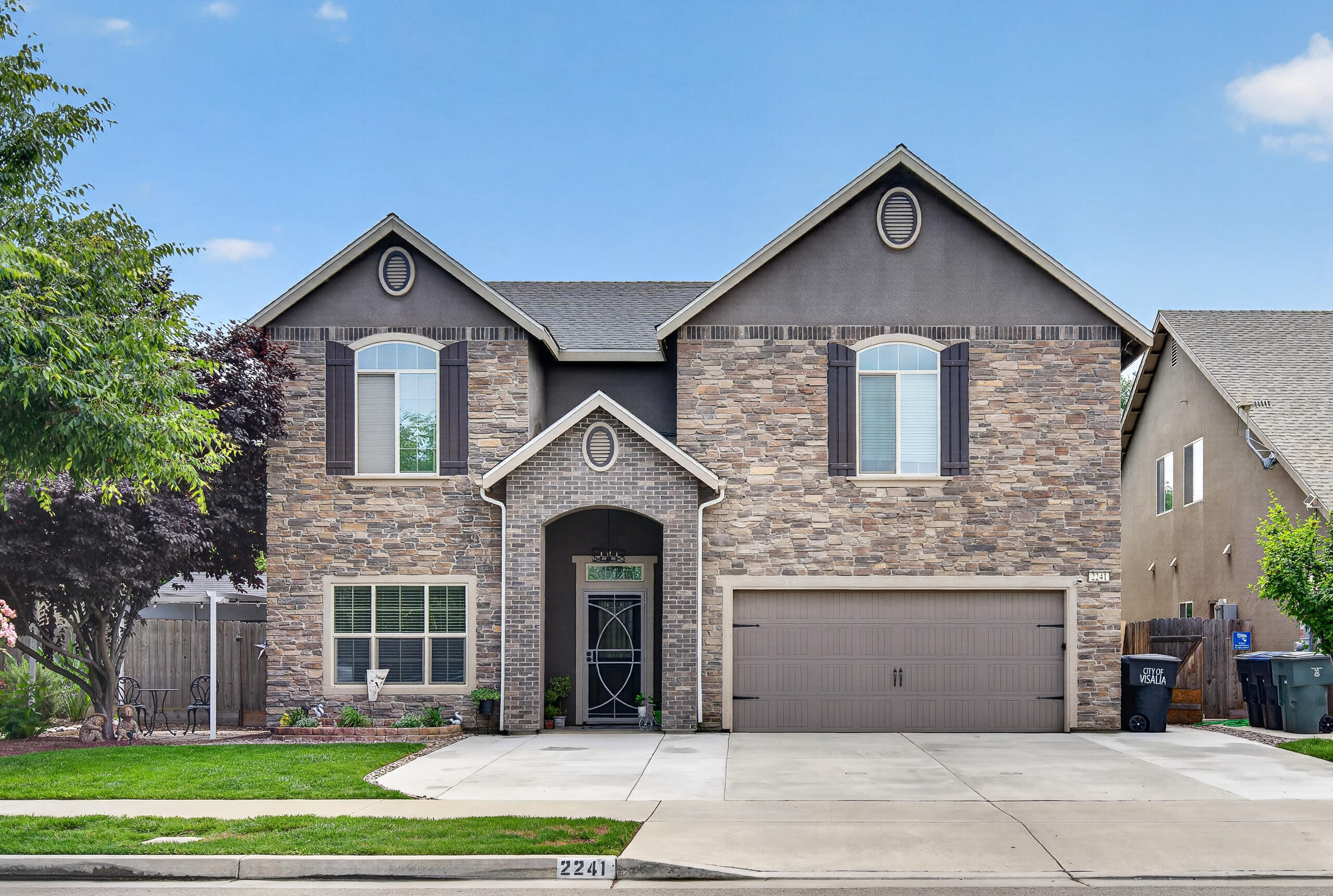 2241 W Babcock Ave, Visalia, CA 93291