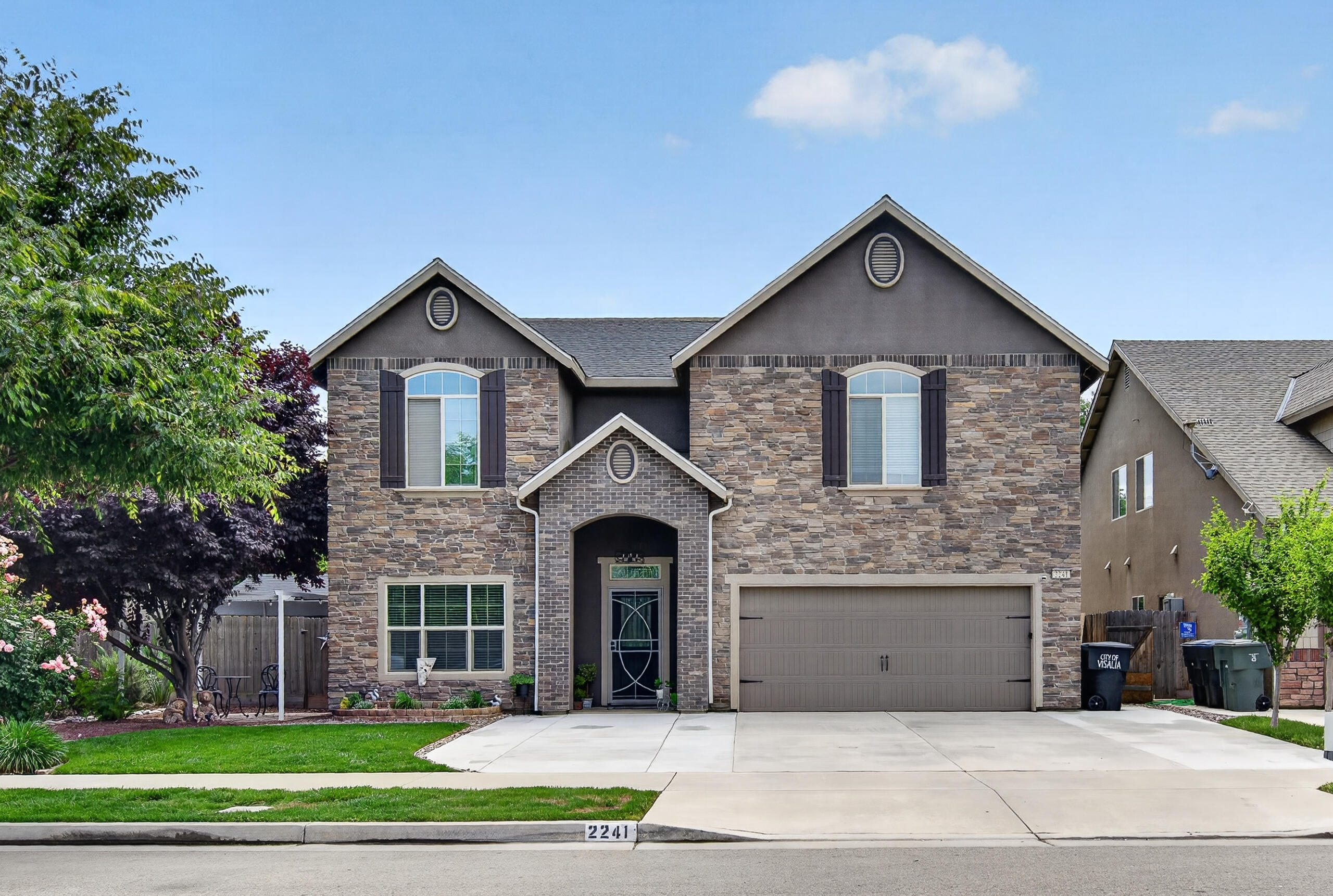 2241 W Babcock Ave, Visalia, CA 93291