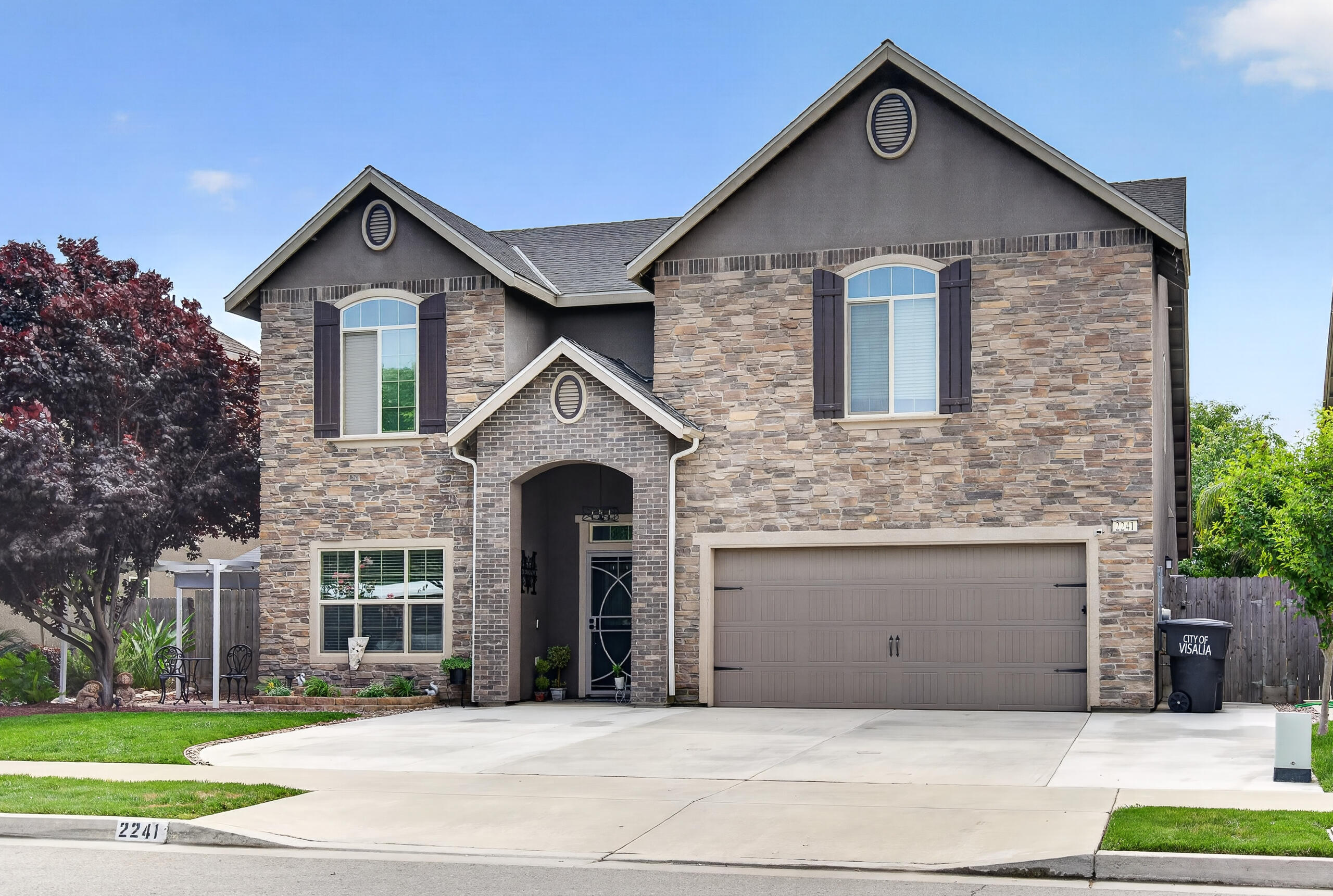 2241 W Babcock Ave, Visalia, CA 93291