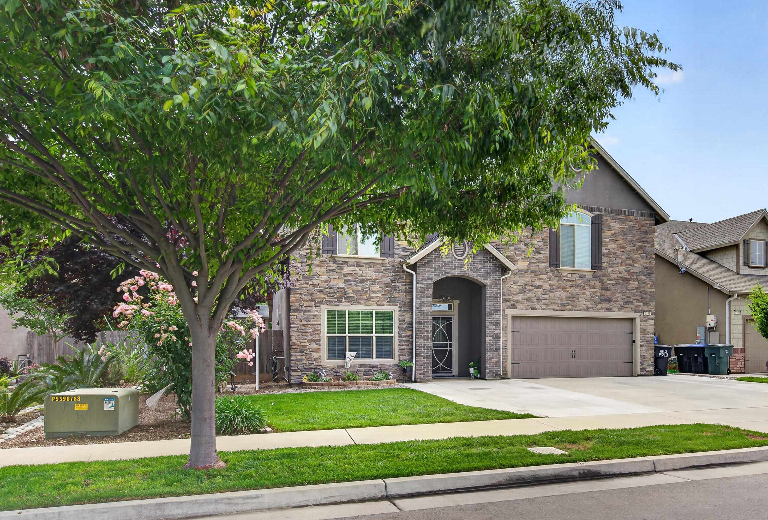 2241 W Babcock Ave, Visalia, CA 93291