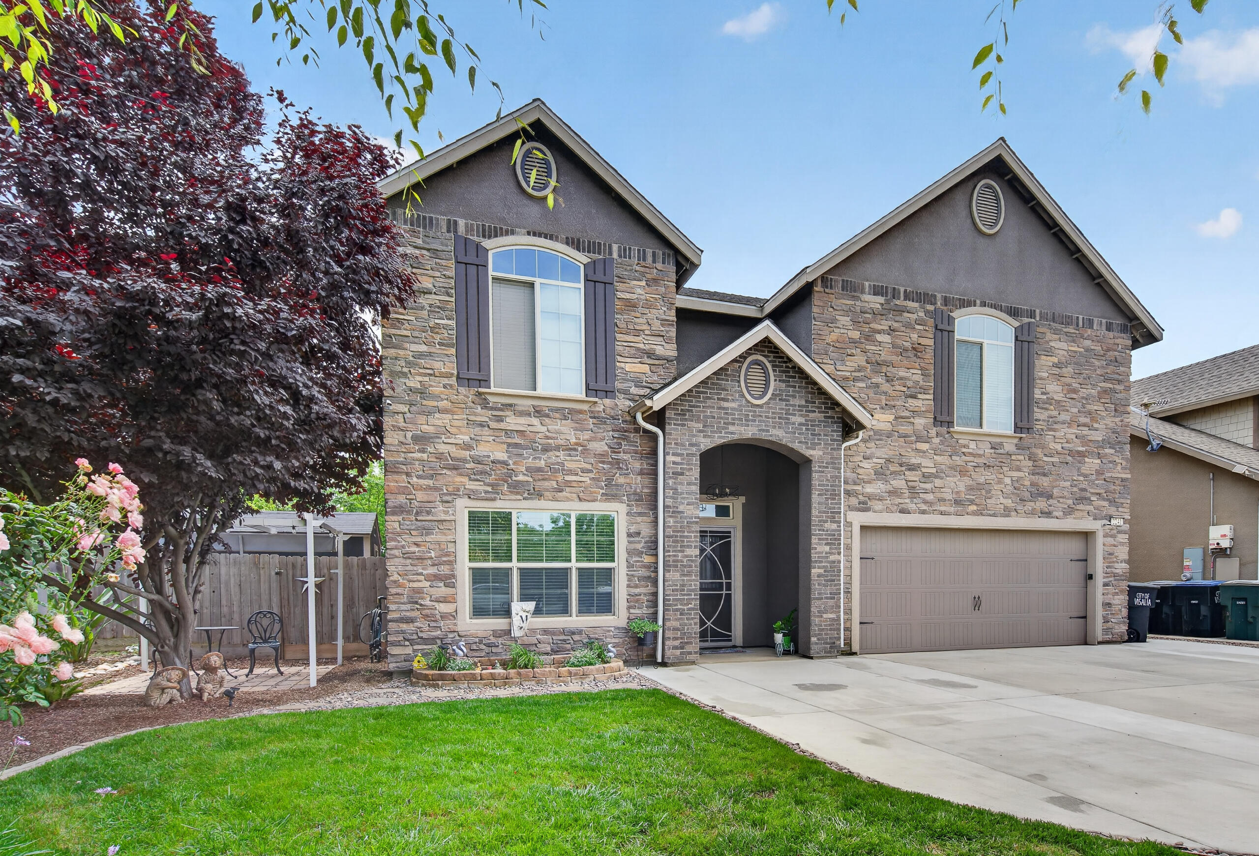 2241 W Babcock Ave, Visalia, CA 93291