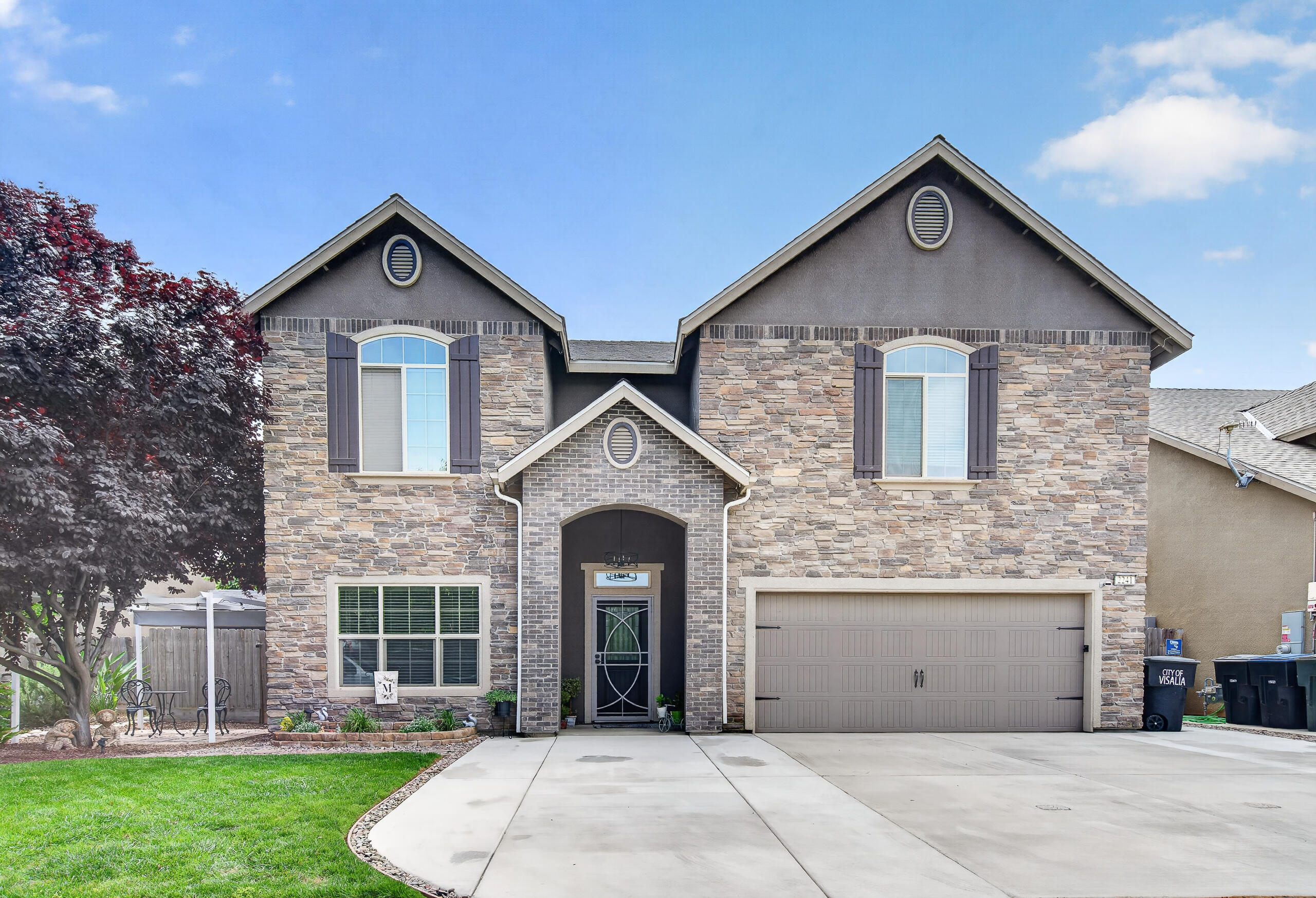 2241 W Babcock Ave, Visalia, CA 93291