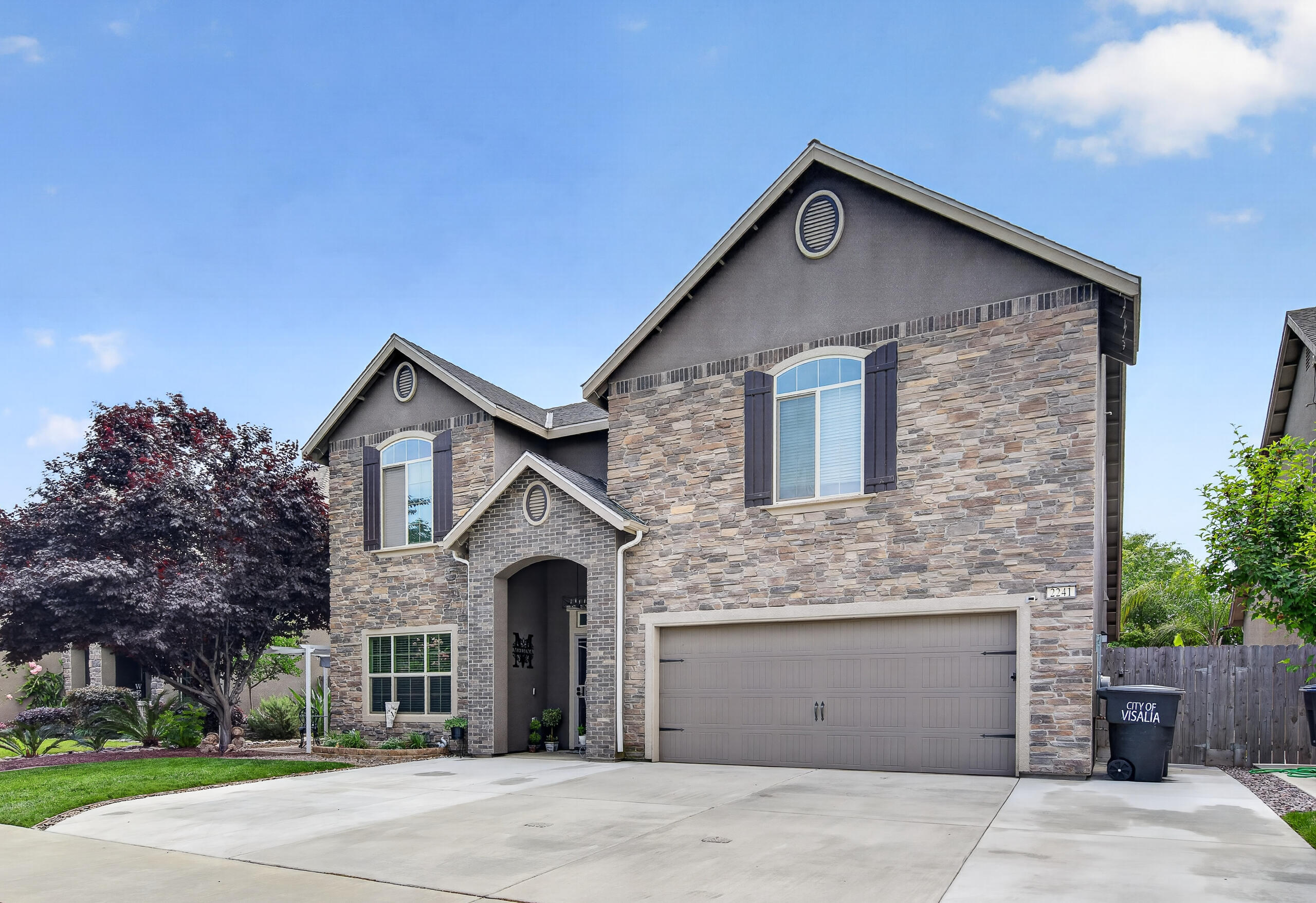 2241 W Babcock Ave, Visalia, CA 93291