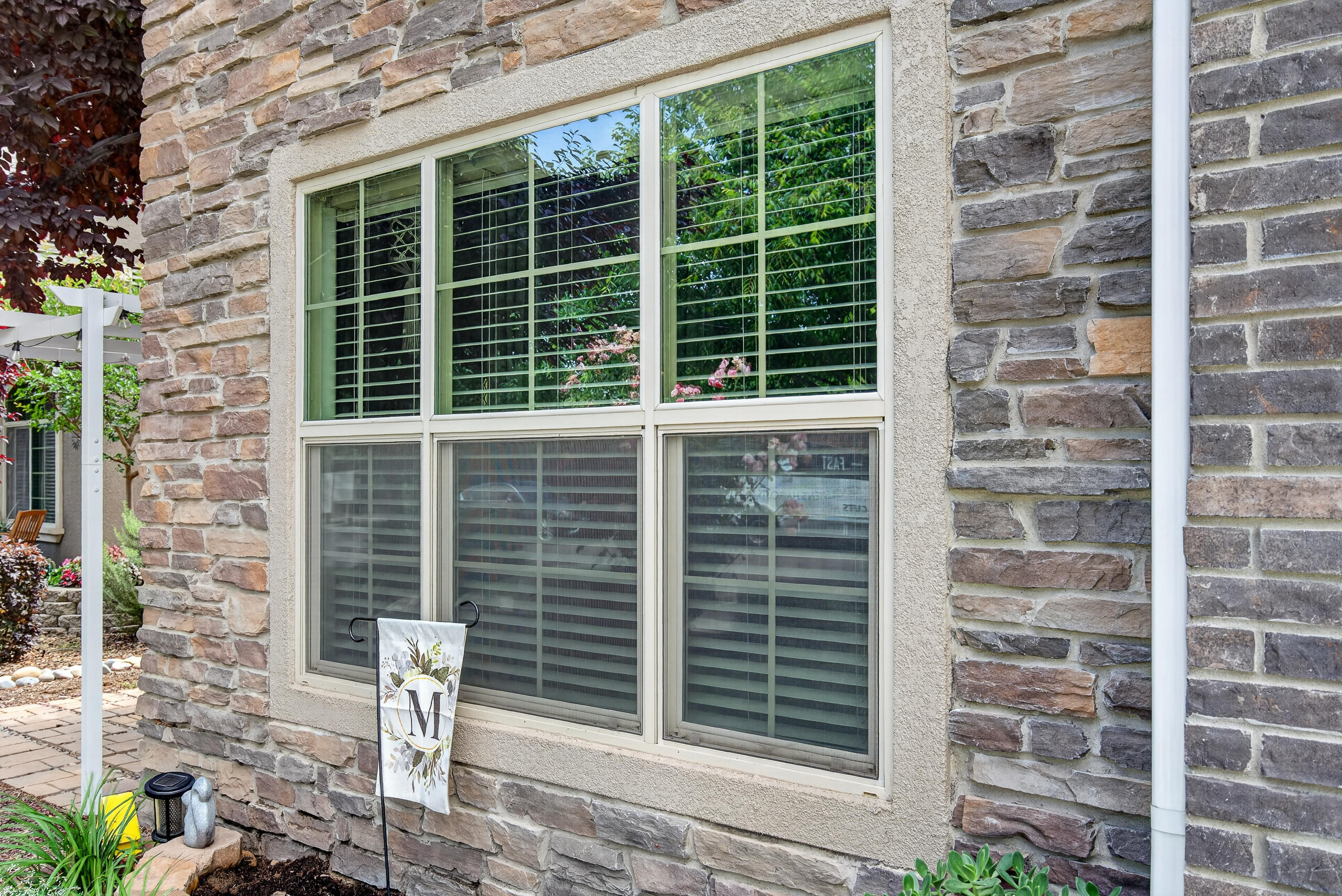 2241 W Babcock Ave, Visalia, CA 93291