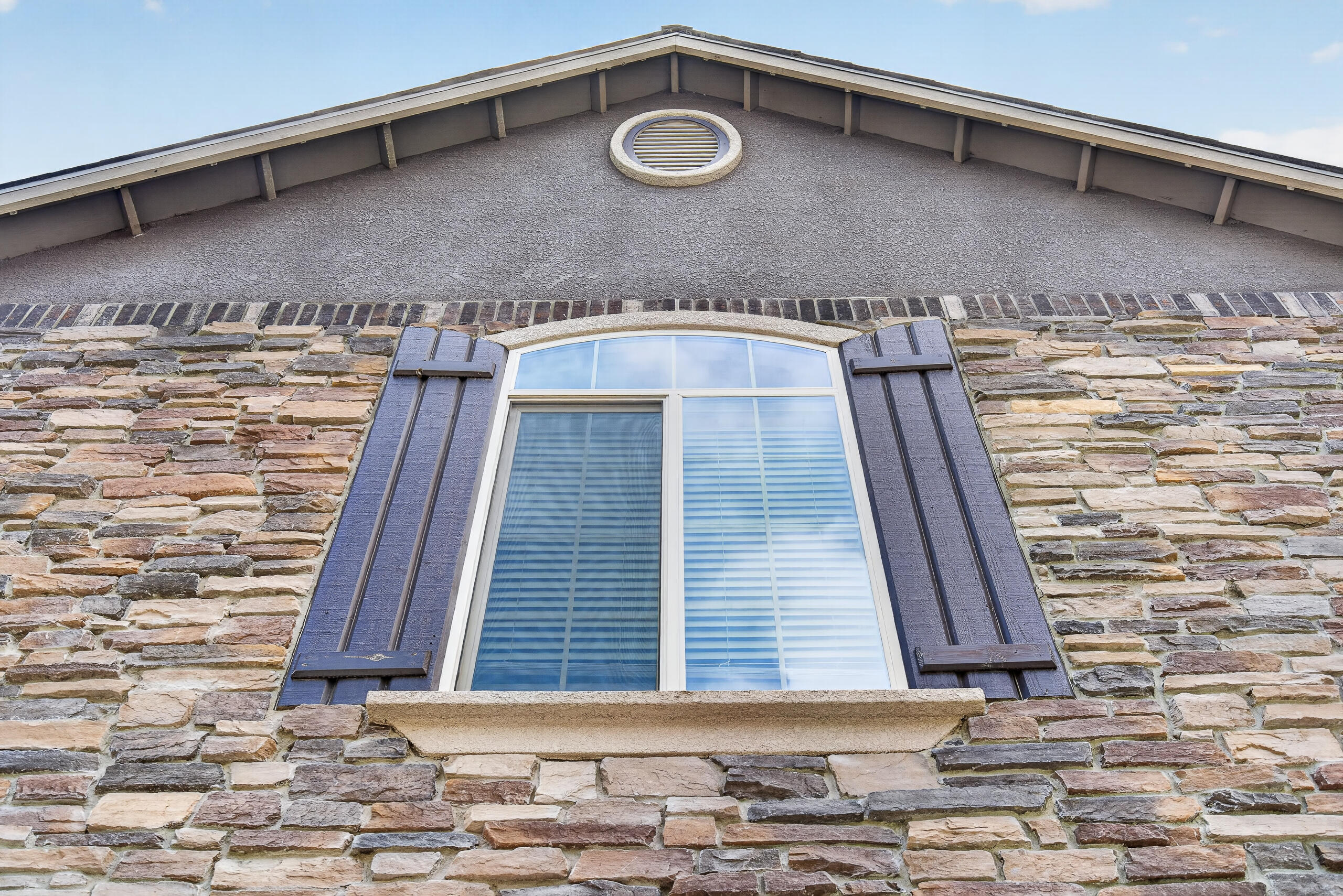 2241 W Babcock Ave, Visalia, CA 93291