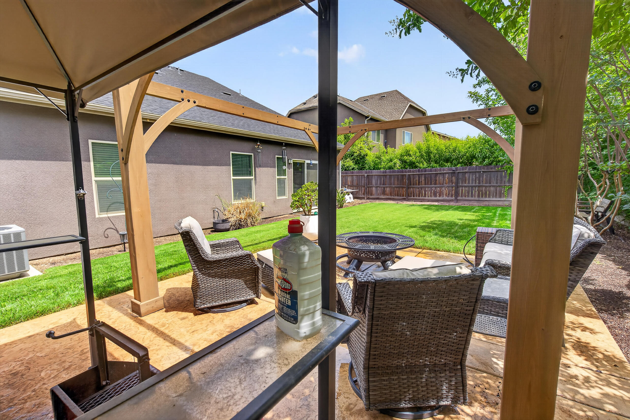 2241 W Babcock Ave, Visalia, CA 93291