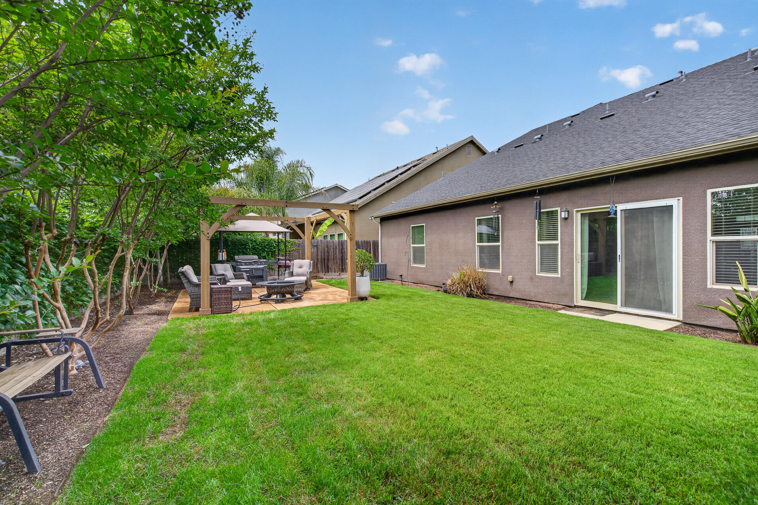 2241 W Babcock Ave, Visalia, CA 93291