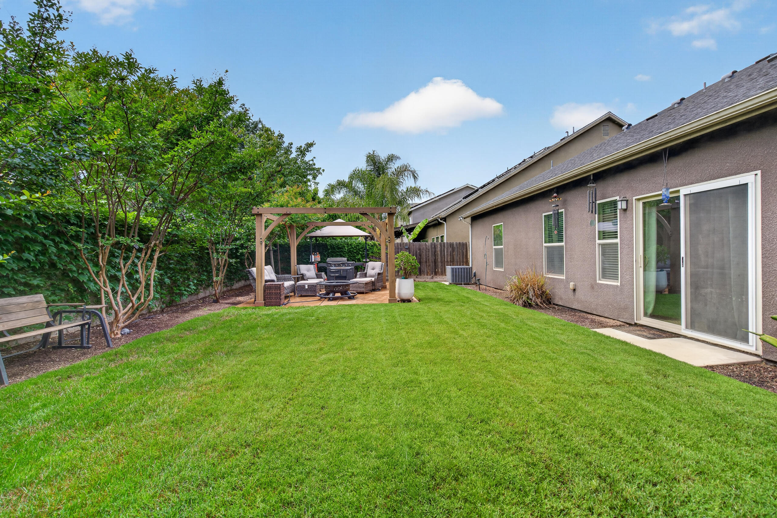 2241 W Babcock Ave, Visalia, CA 93291