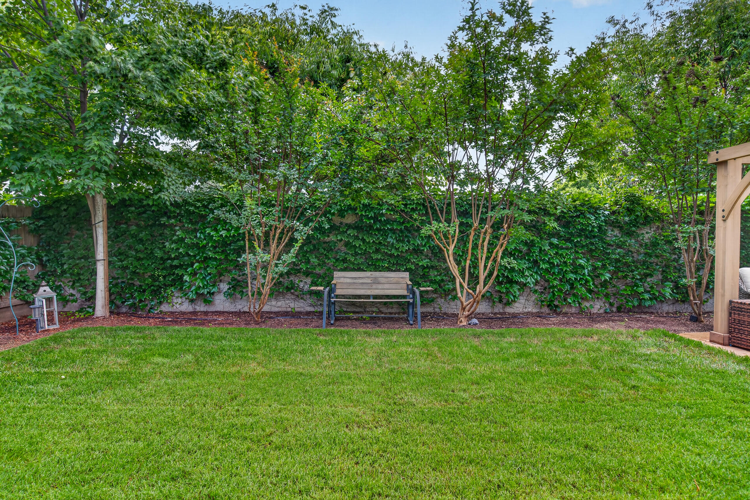 2241 W Babcock Ave, Visalia, CA 93291