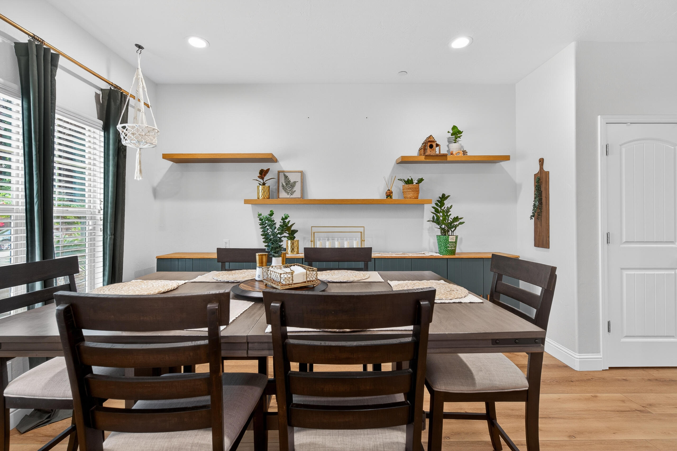 2241 W Babcock Ave, Visalia, CA 93291