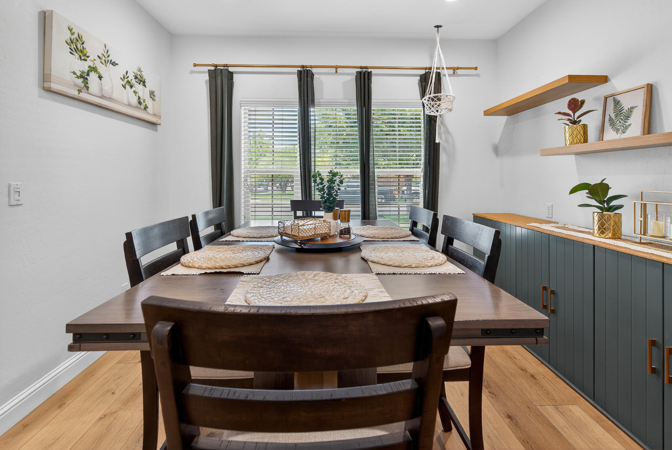 2241 W Babcock Ave, Visalia, CA 93291