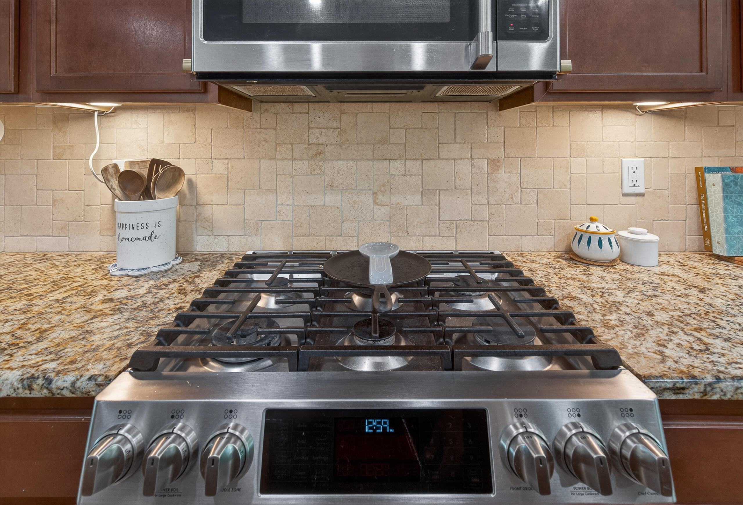 2241 W Babcock Ave, Visalia, CA 93291