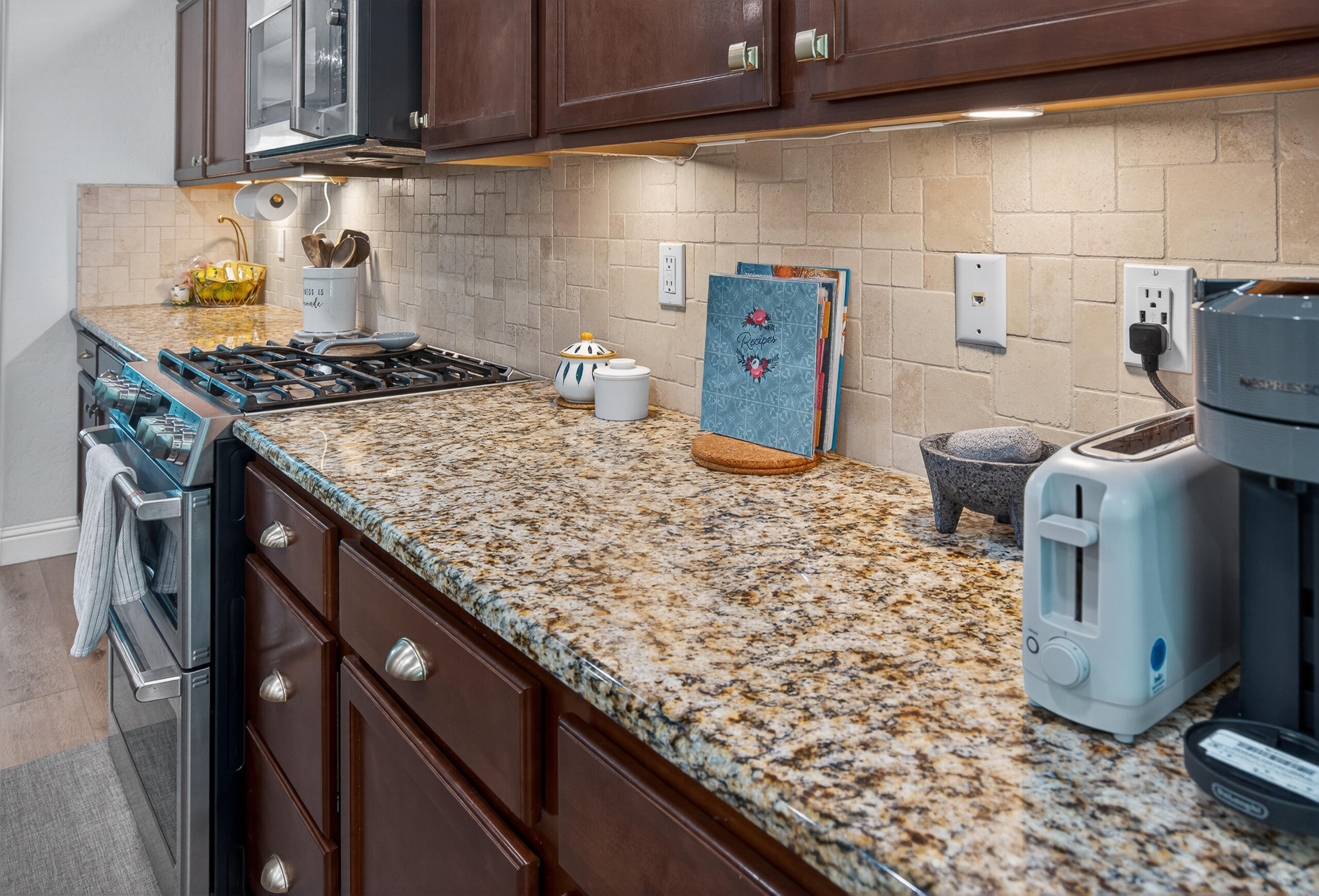 2241 W Babcock Ave, Visalia, CA 93291