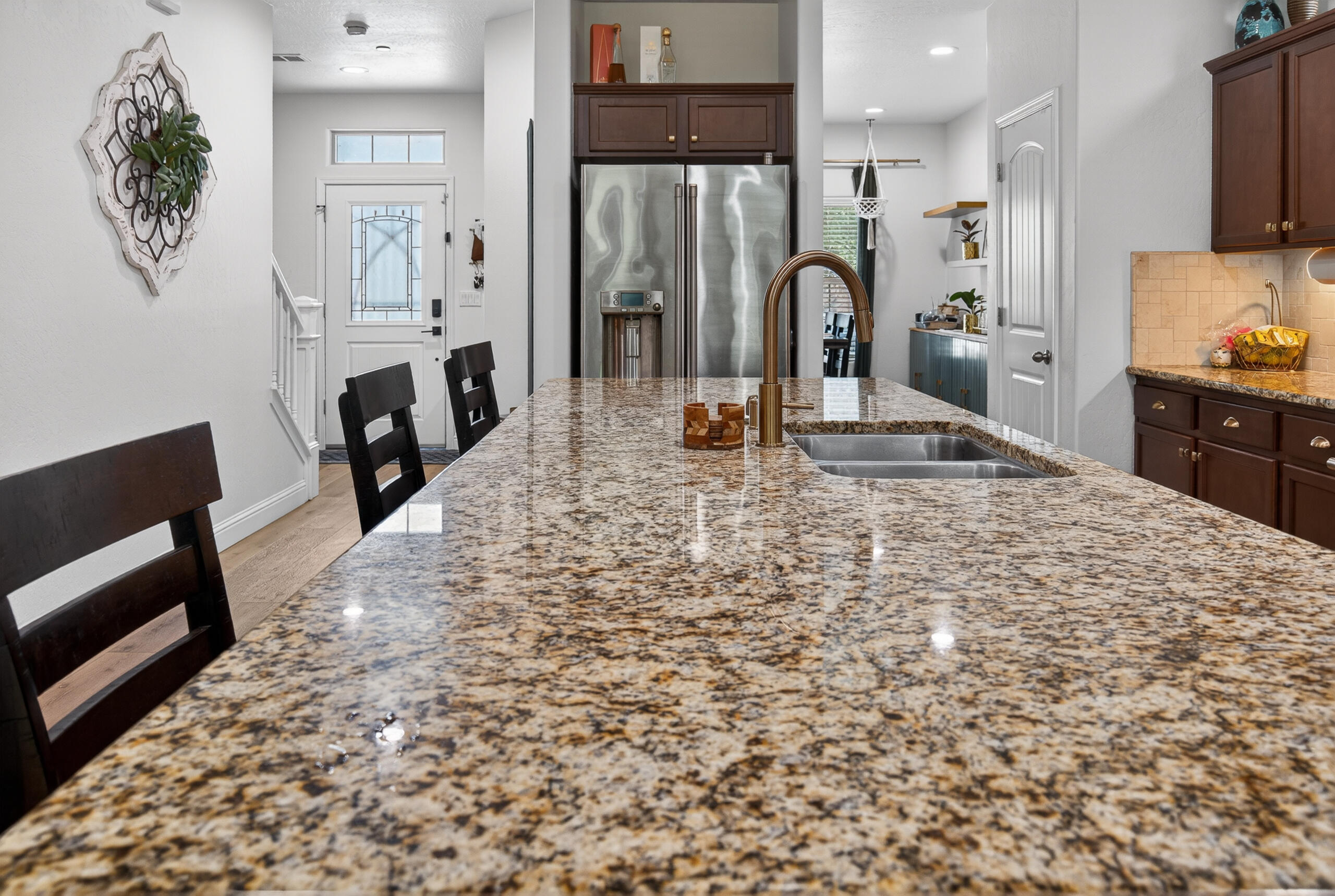 2241 W Babcock Ave, Visalia, CA 93291