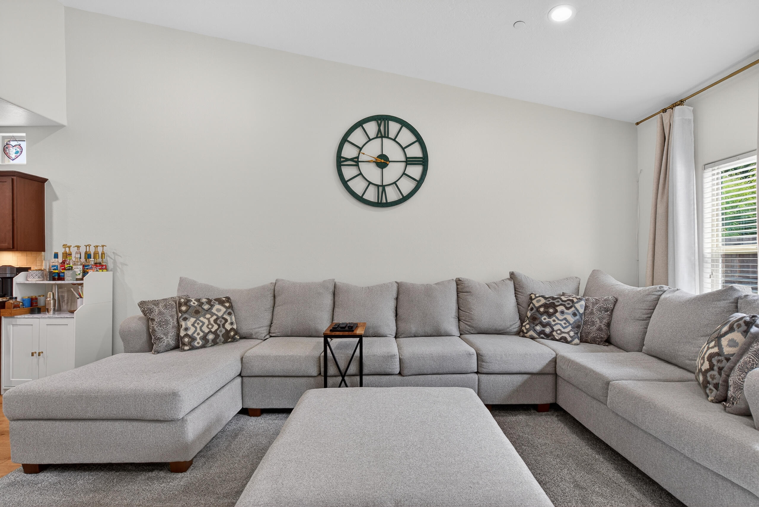 2241 W Babcock Ave, Visalia, CA 93291