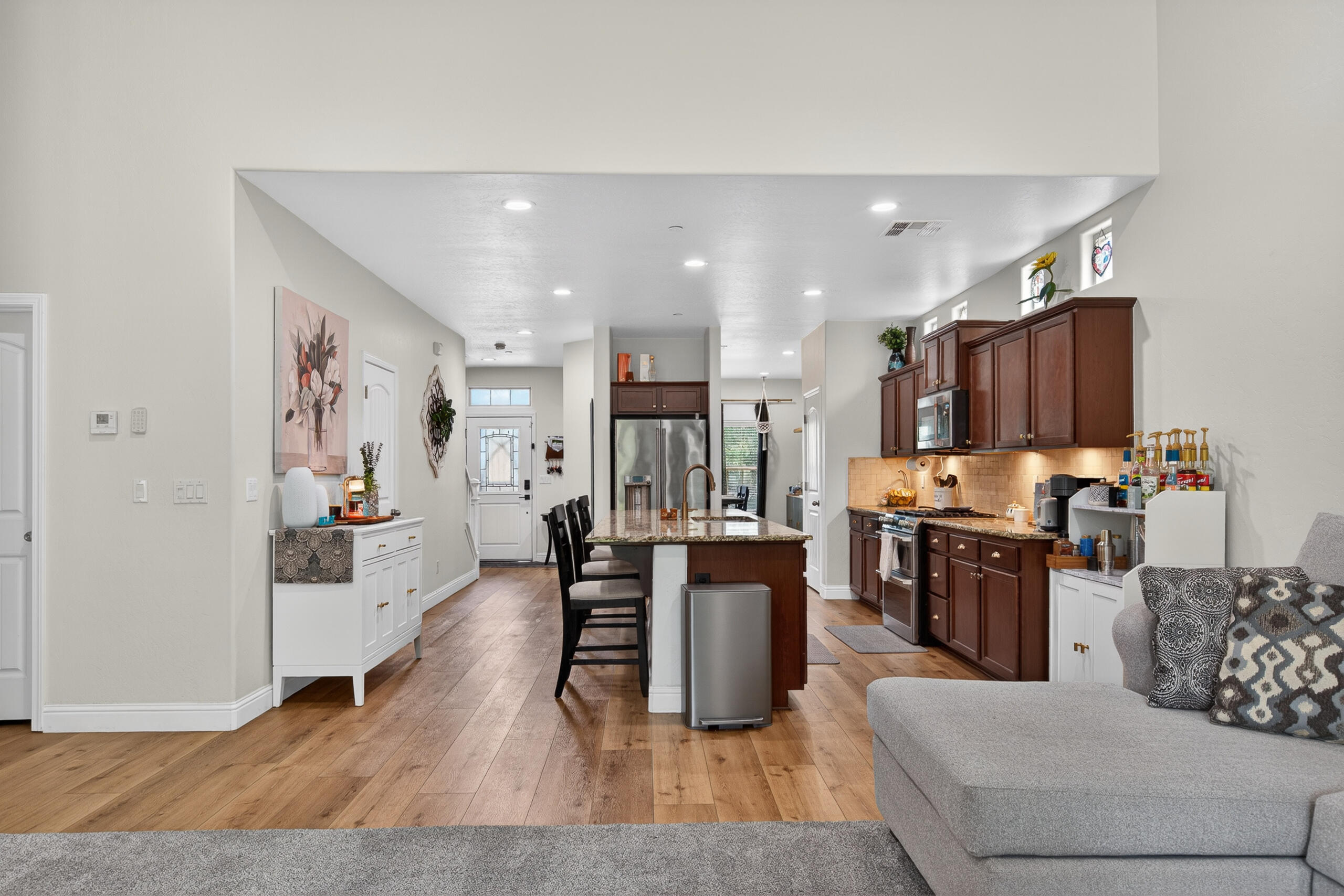 2241 W Babcock Ave, Visalia, CA 93291