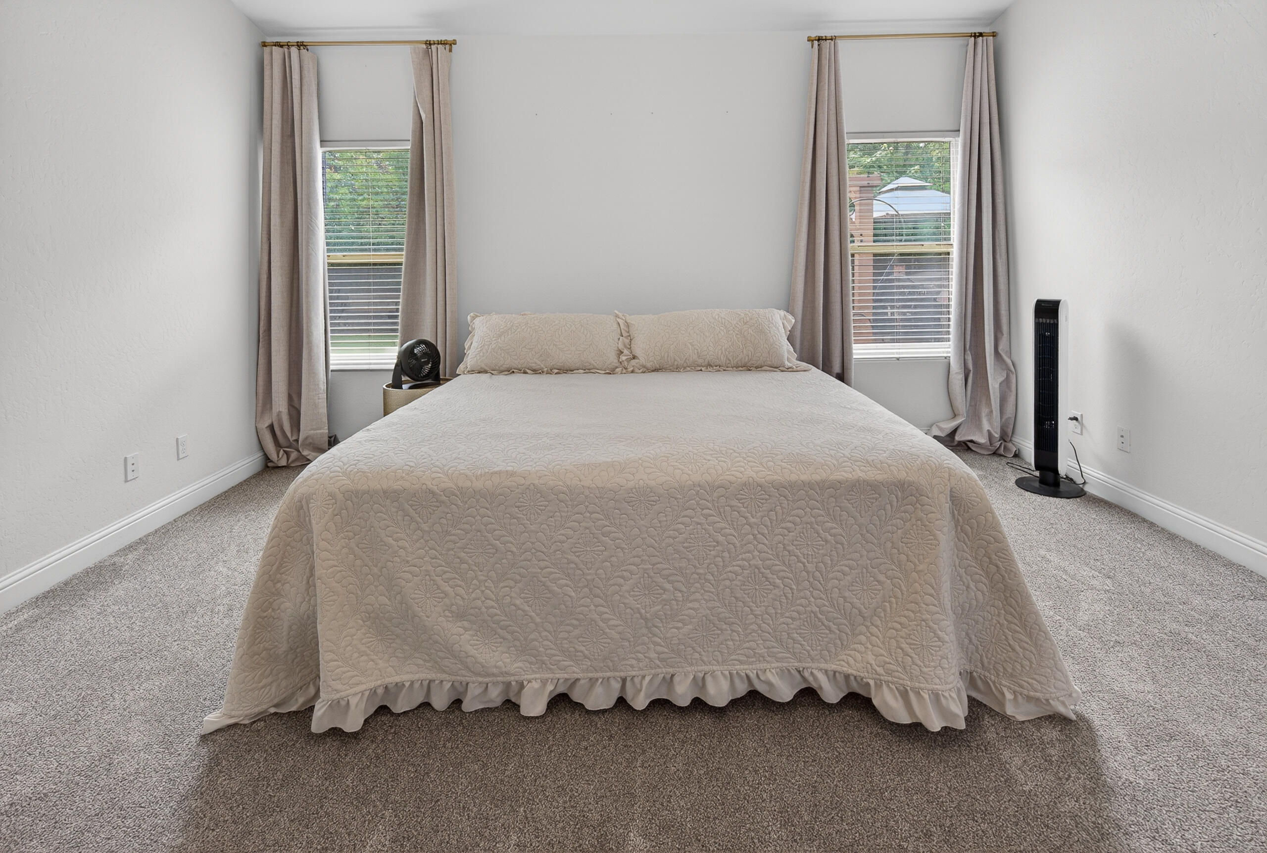 2241 W Babcock Ave, Visalia, CA 93291