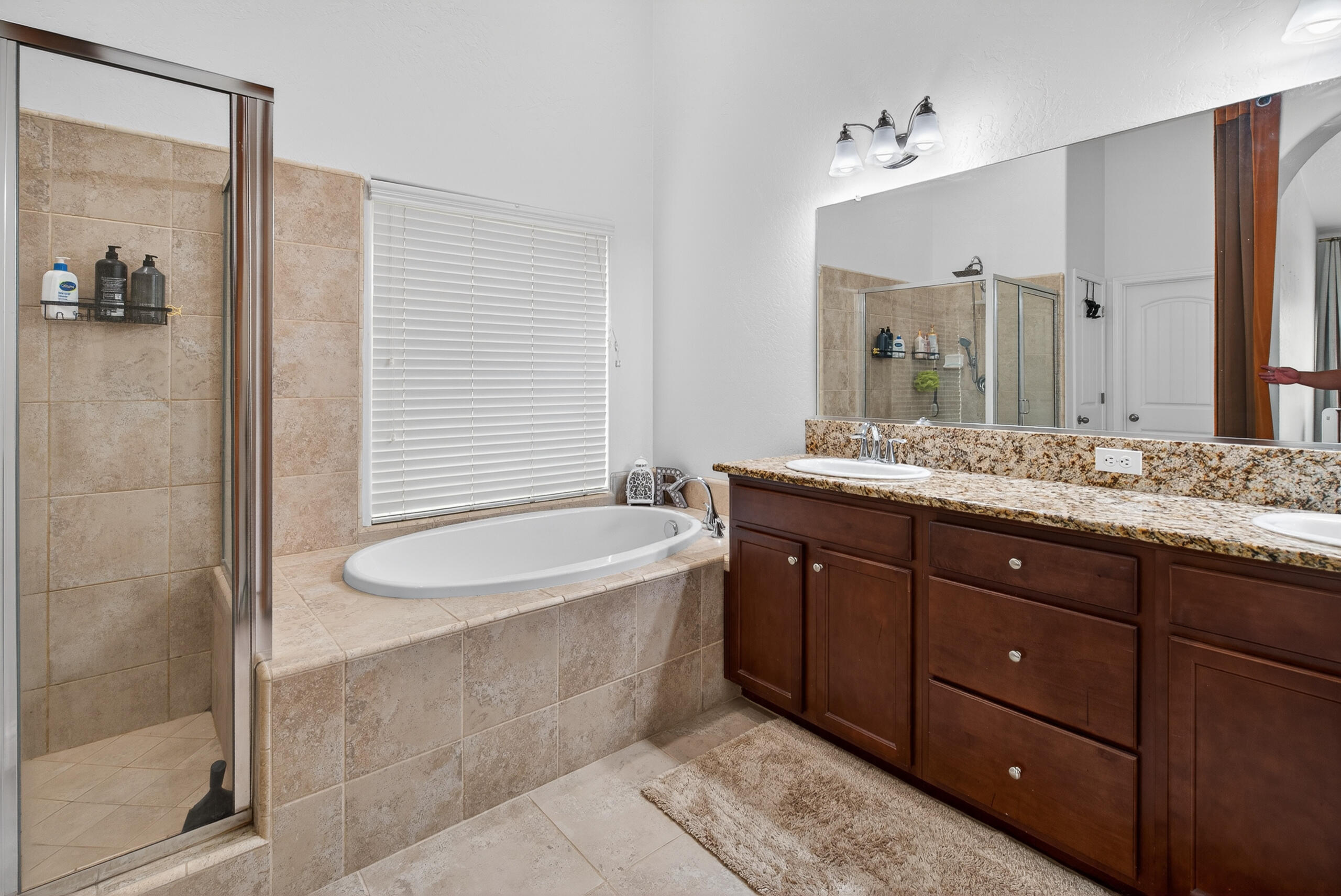 2241 W Babcock Ave, Visalia, CA 93291