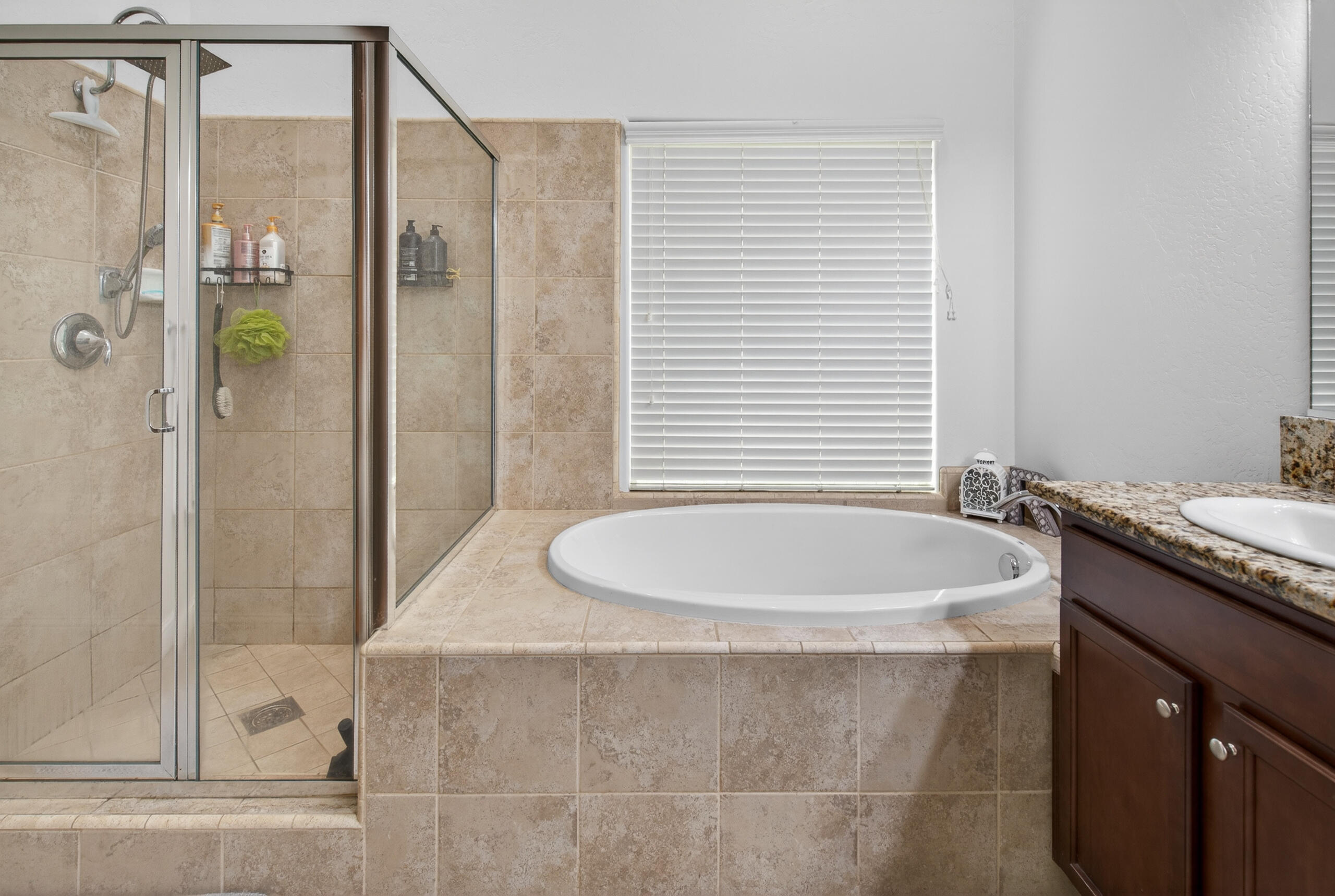 2241 W Babcock Ave, Visalia, CA 93291