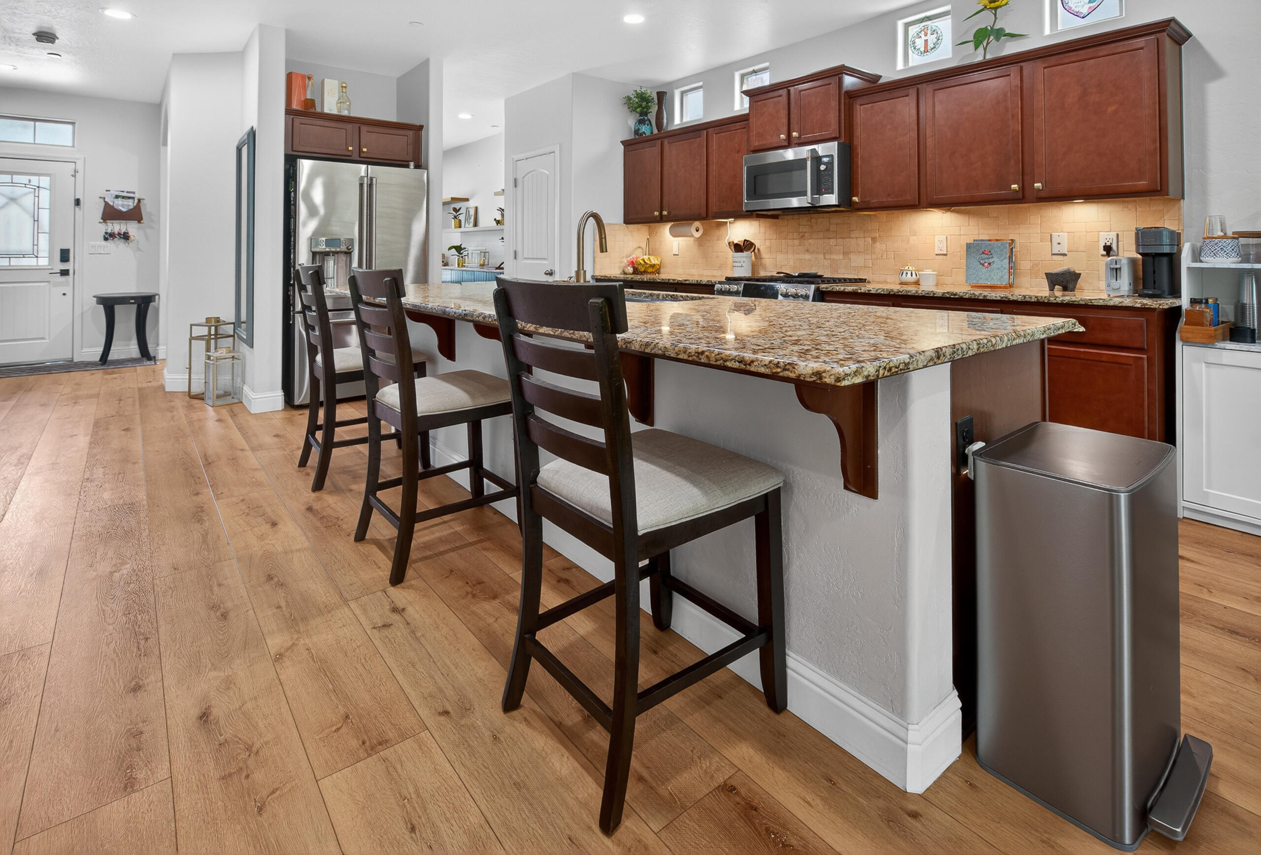 2241 W Babcock Ave, Visalia, CA 93291