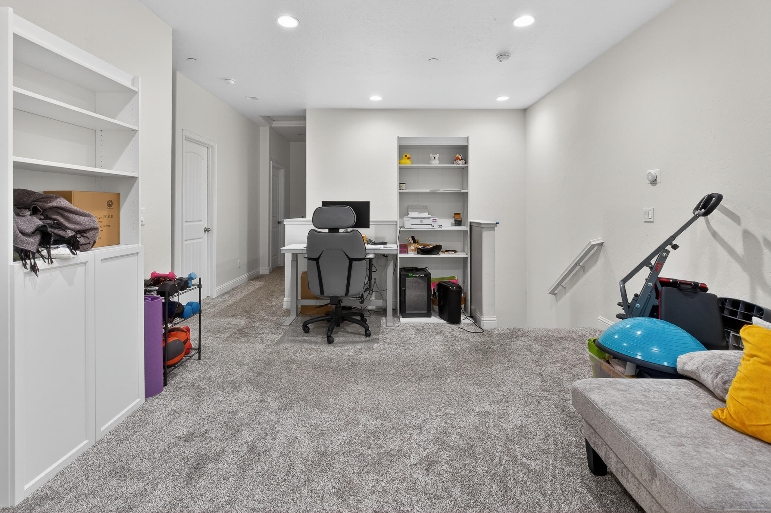 2241 W Babcock Ave, Visalia, CA 93291