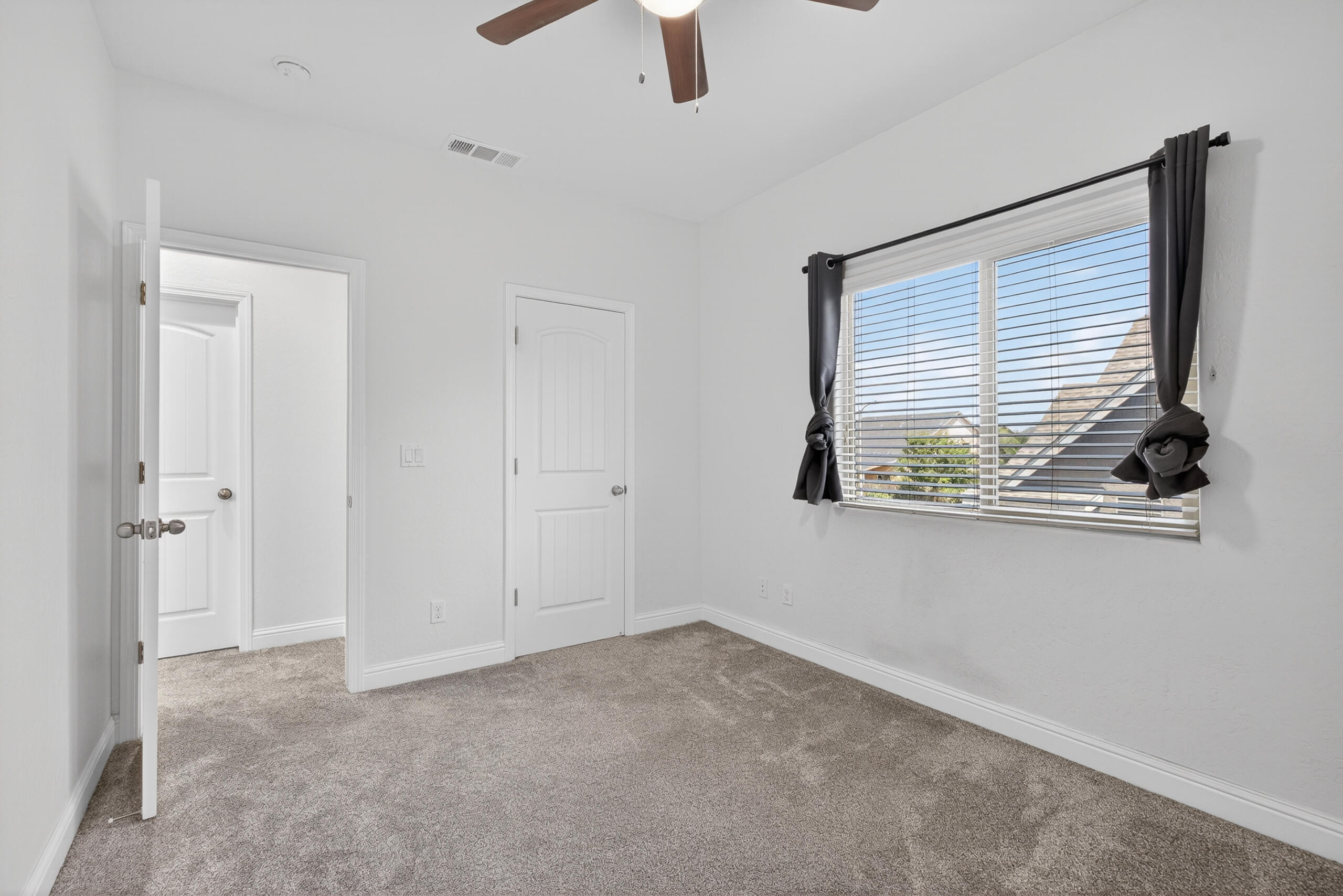 2241 W Babcock Ave, Visalia, CA 93291