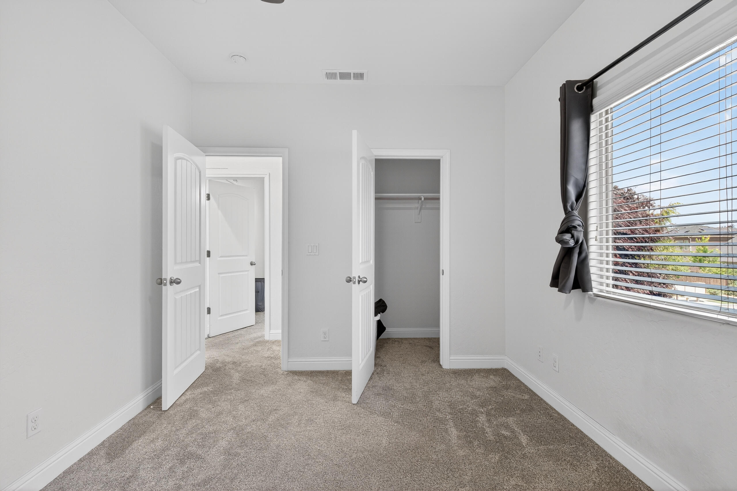 2241 W Babcock Ave, Visalia, CA 93291