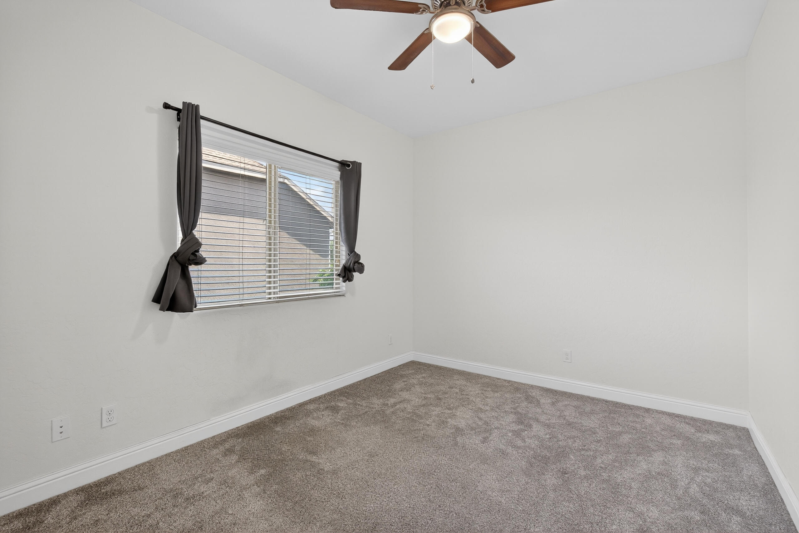 2241 W Babcock Ave, Visalia, CA 93291