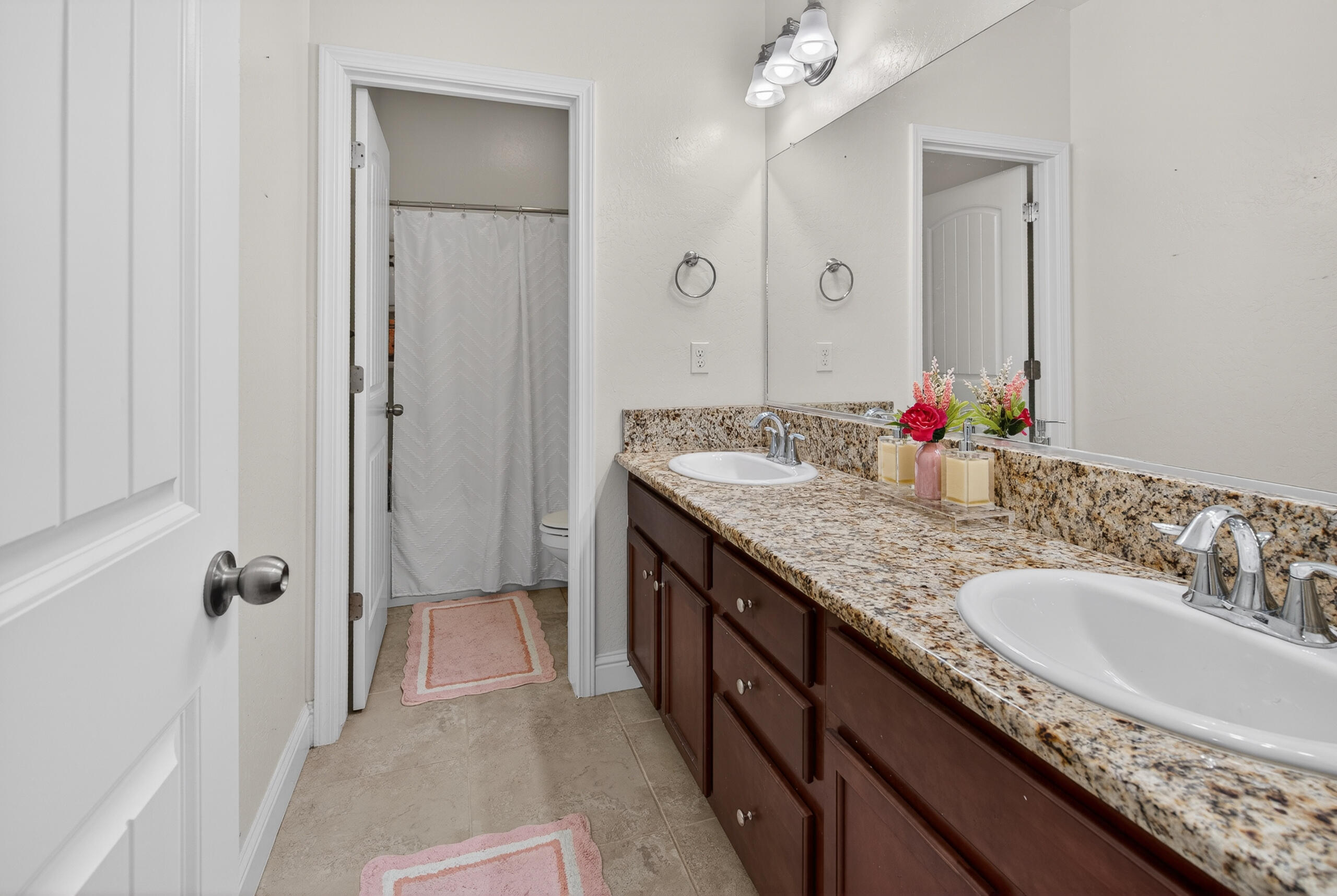 2241 W Babcock Ave, Visalia, CA 93291