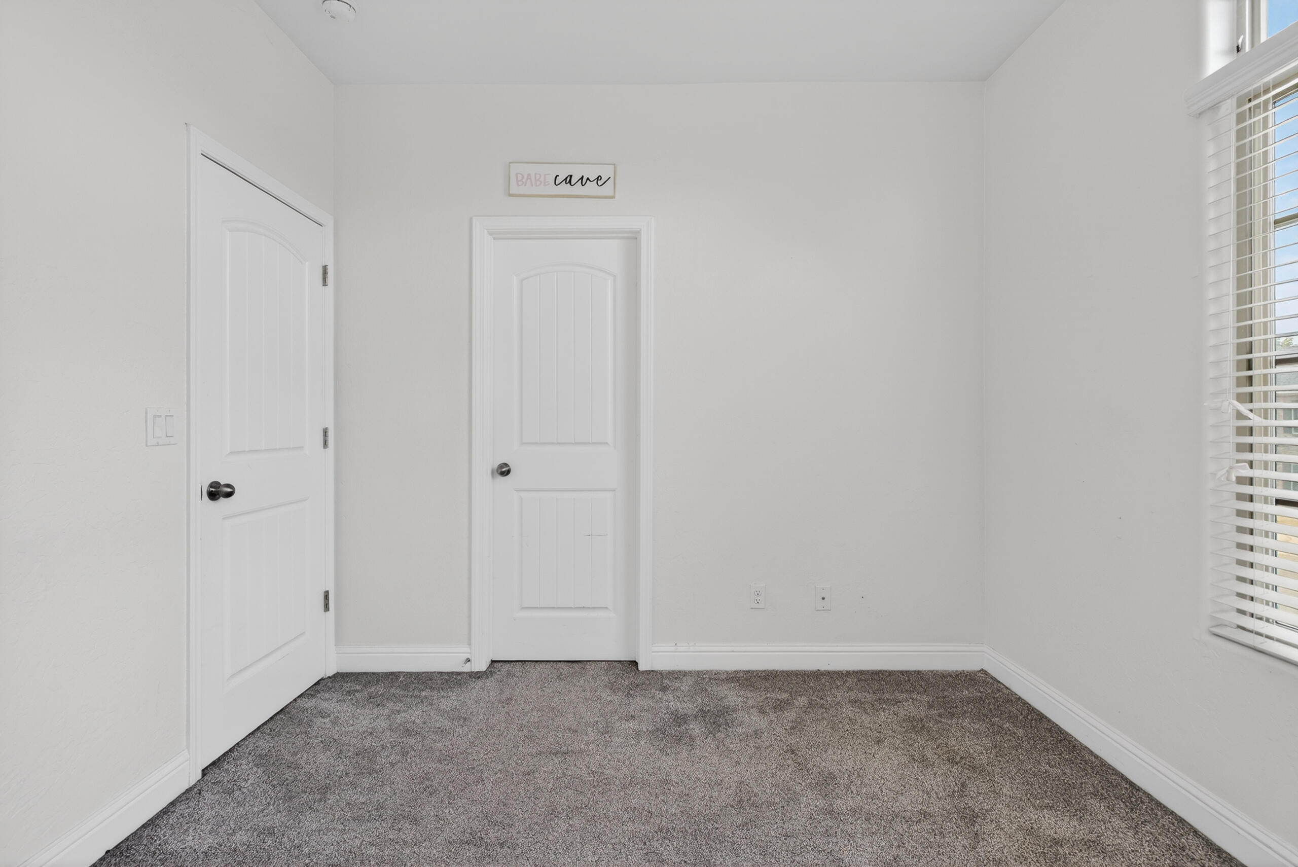 2241 W Babcock Ave, Visalia, CA 93291