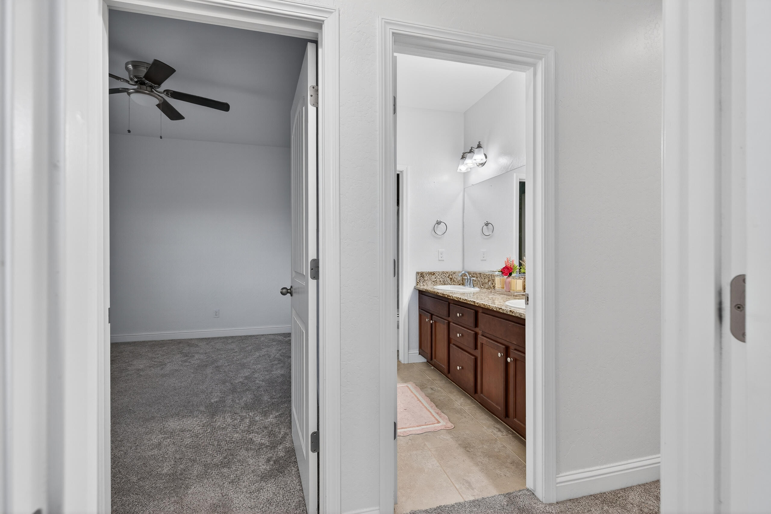 2241 W Babcock Ave, Visalia, CA 93291