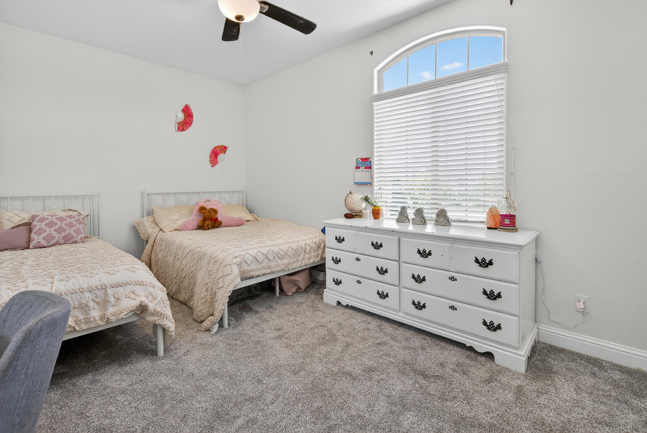 2241 W Babcock Ave, Visalia, CA 93291