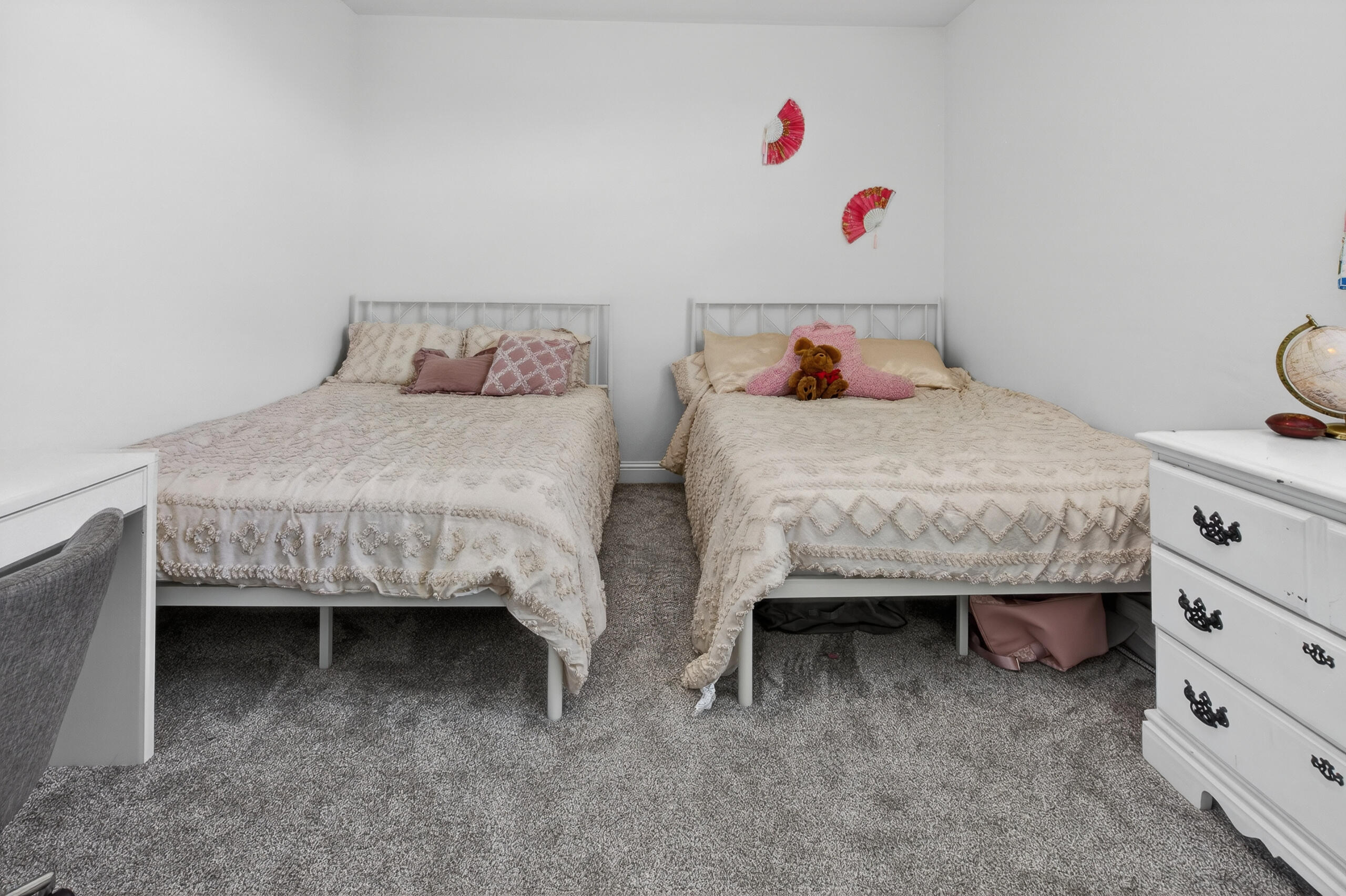 2241 W Babcock Ave, Visalia, CA 93291