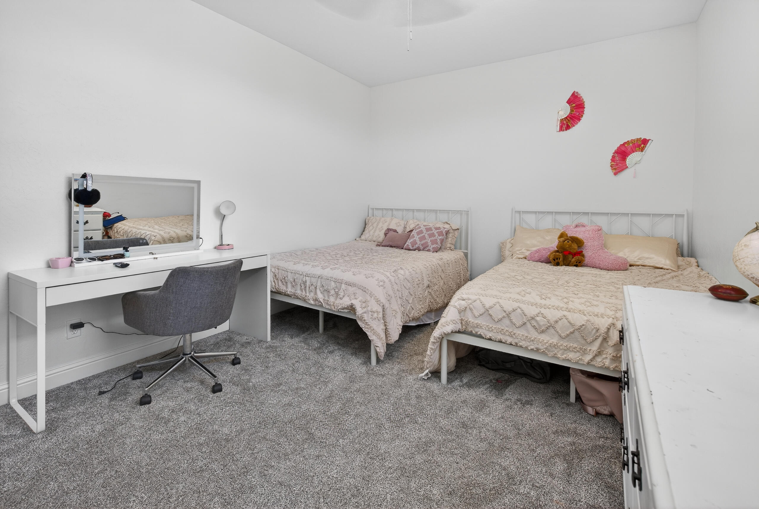 2241 W Babcock Ave, Visalia, CA 93291