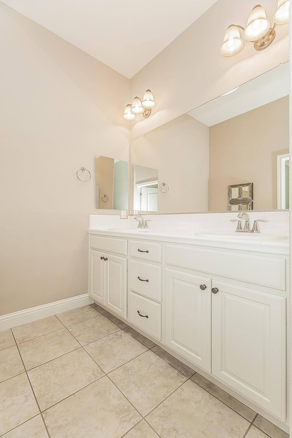 2047 S Church Ave, Reedley, CA 93654