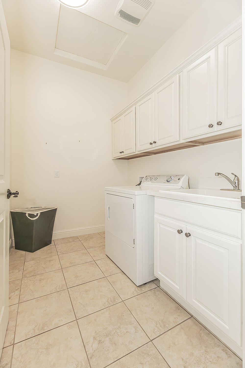 2047 S Church Ave, Reedley, CA 93654