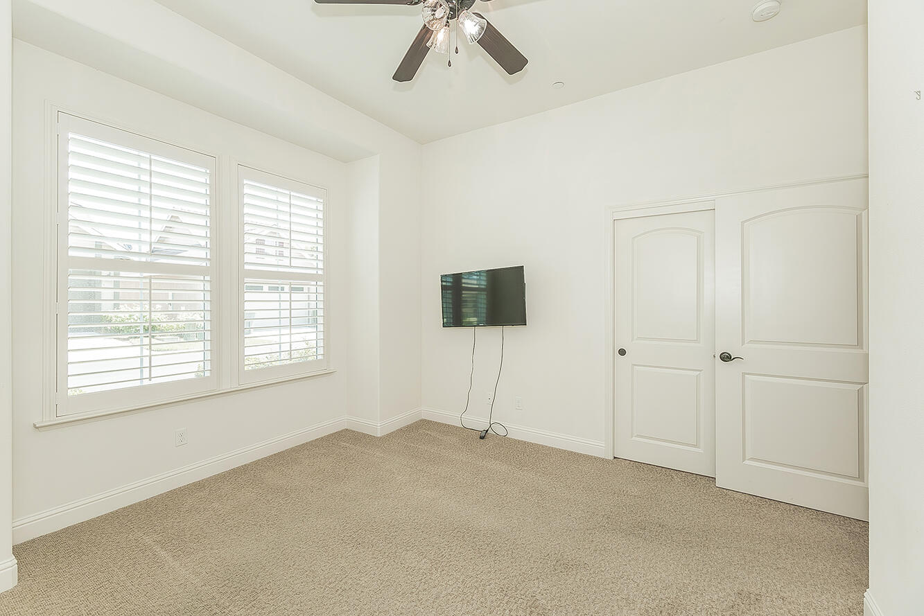 2047 S Church Ave, Reedley, CA 93654