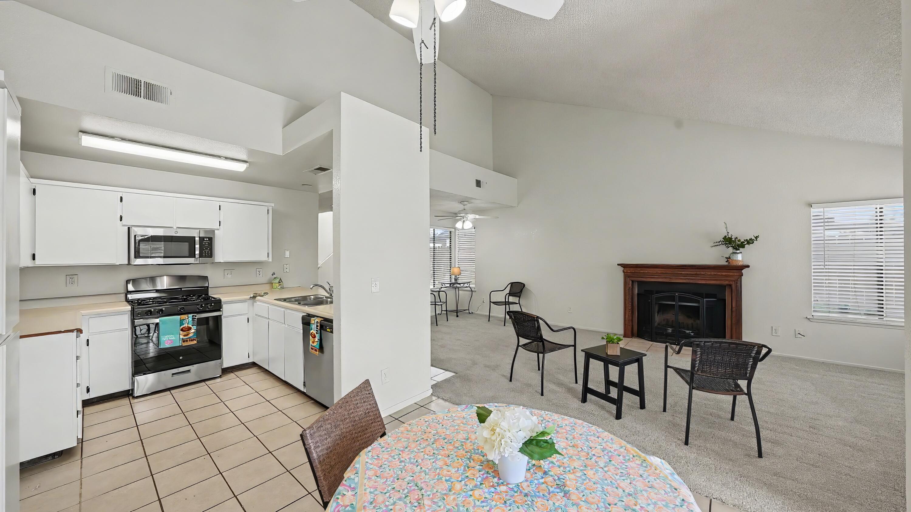 807 E Harold Ave, Visalia, CA 93292