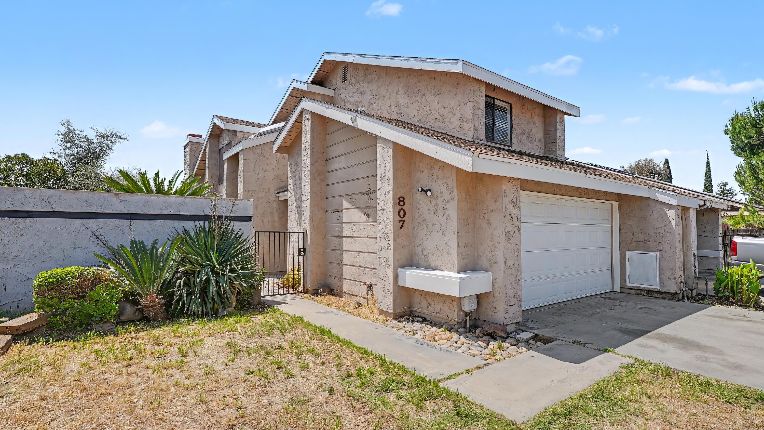 807 E Harold Ave, Visalia, CA 93292