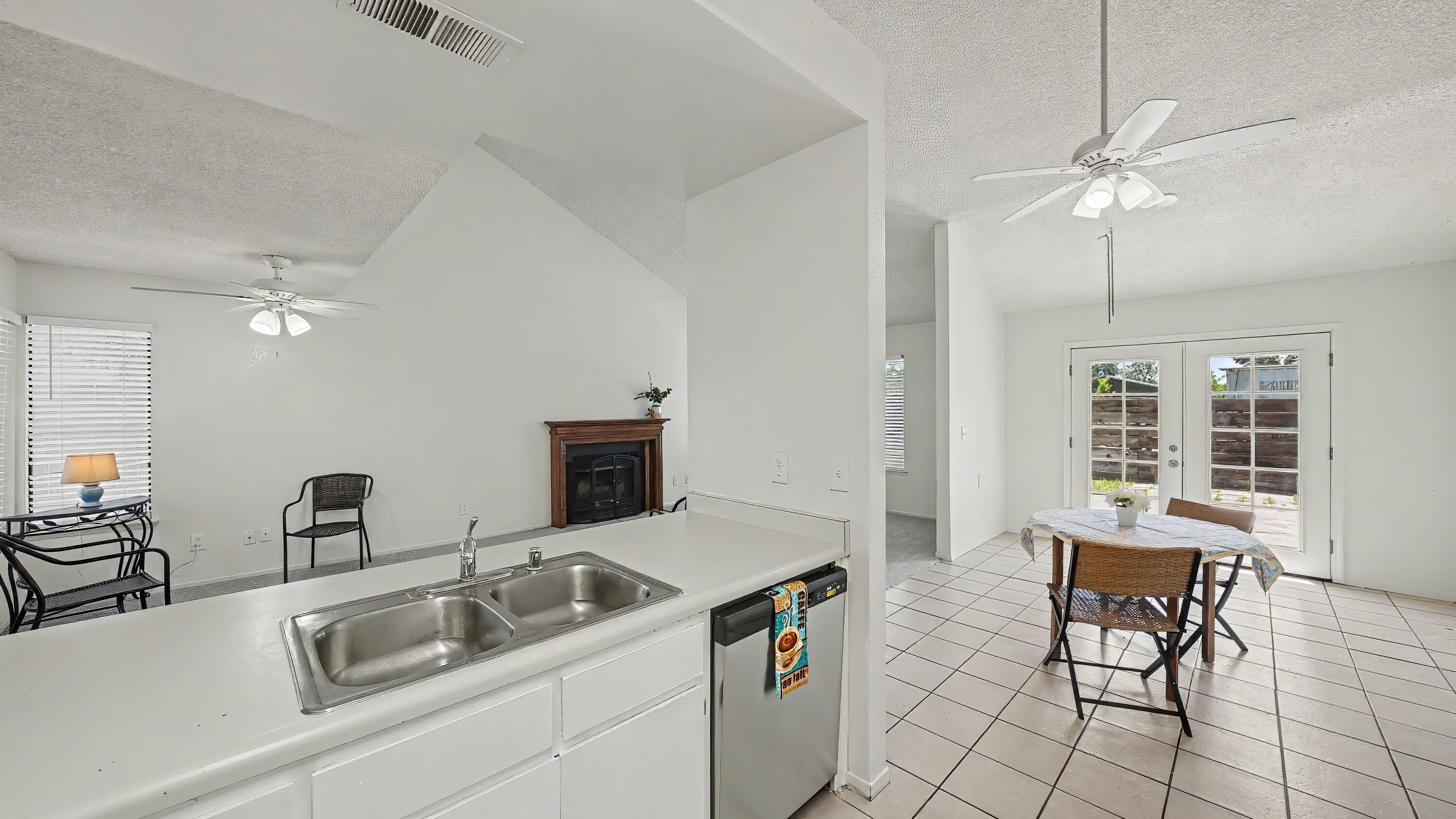 807 E Harold Ave, Visalia, CA 93292