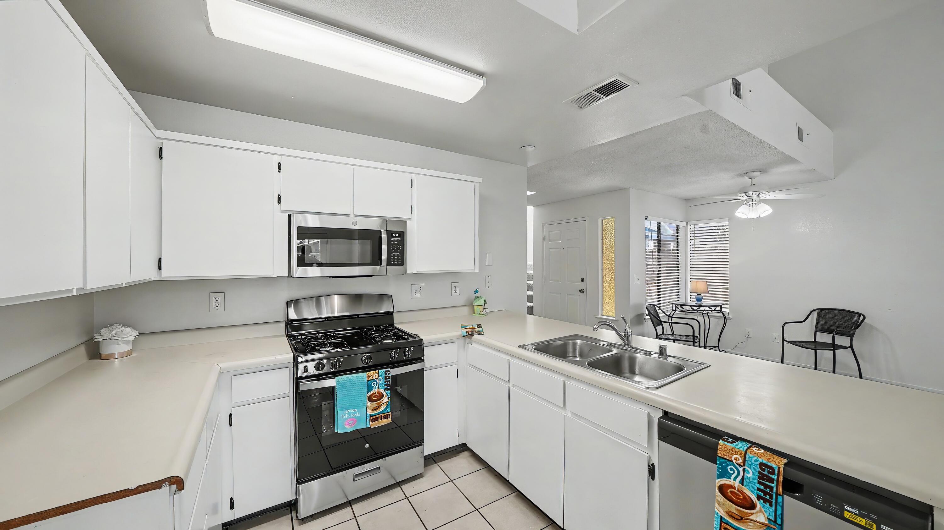 807 E Harold Ave, Visalia, CA 93292