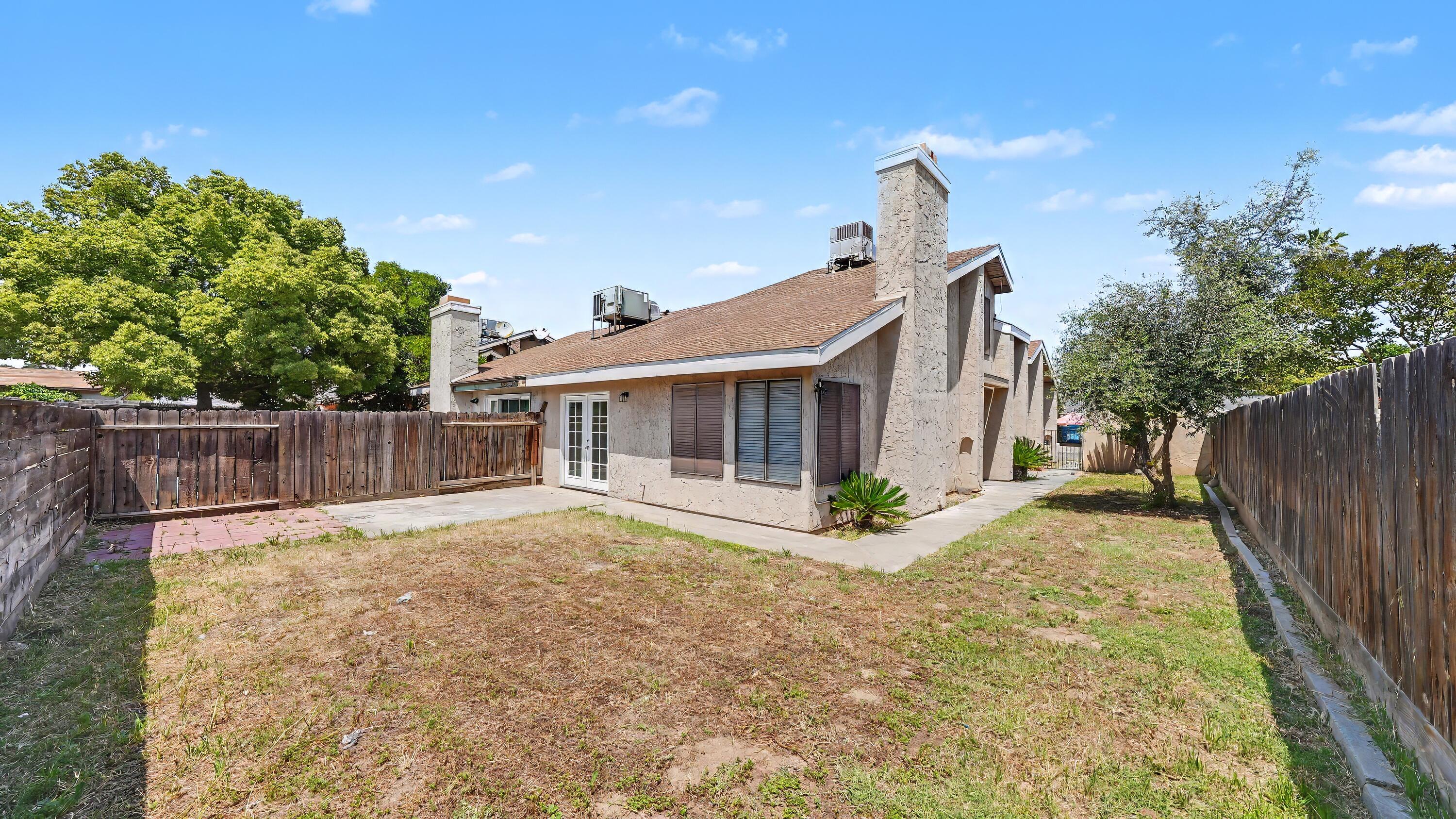 807 E Harold Ave, Visalia, CA 93292